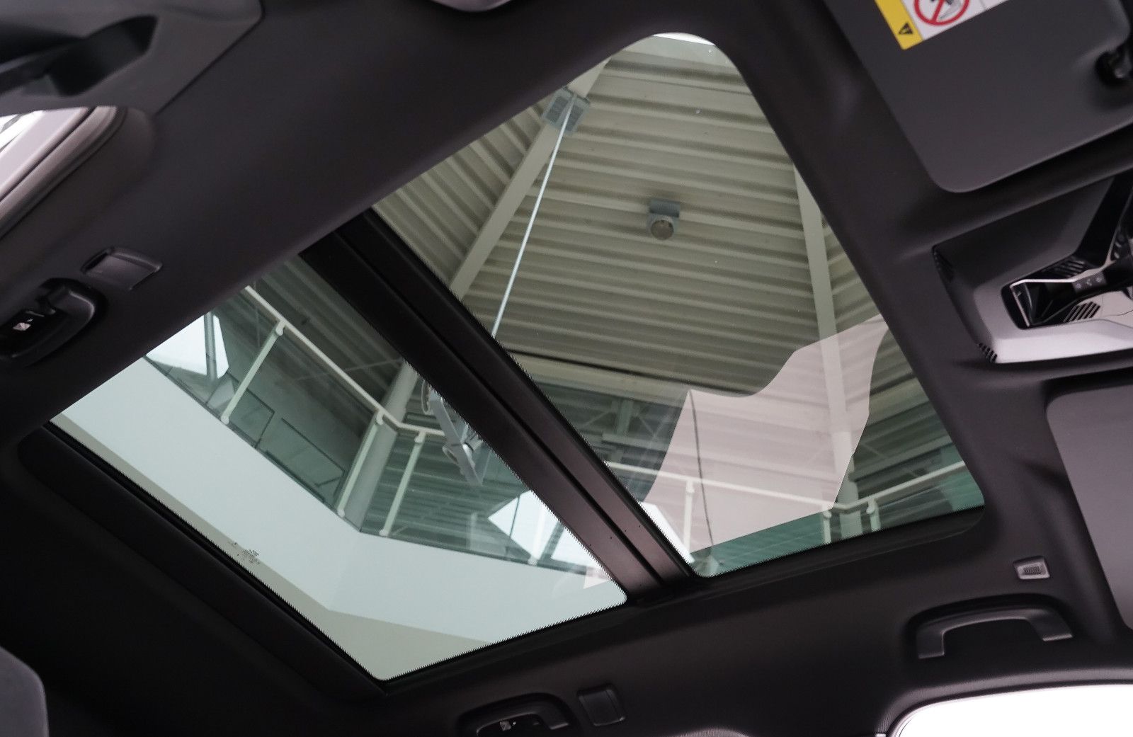 BMW iX1 iX1 30 xDrive M Sportpaket Pano HUD AHK 360
