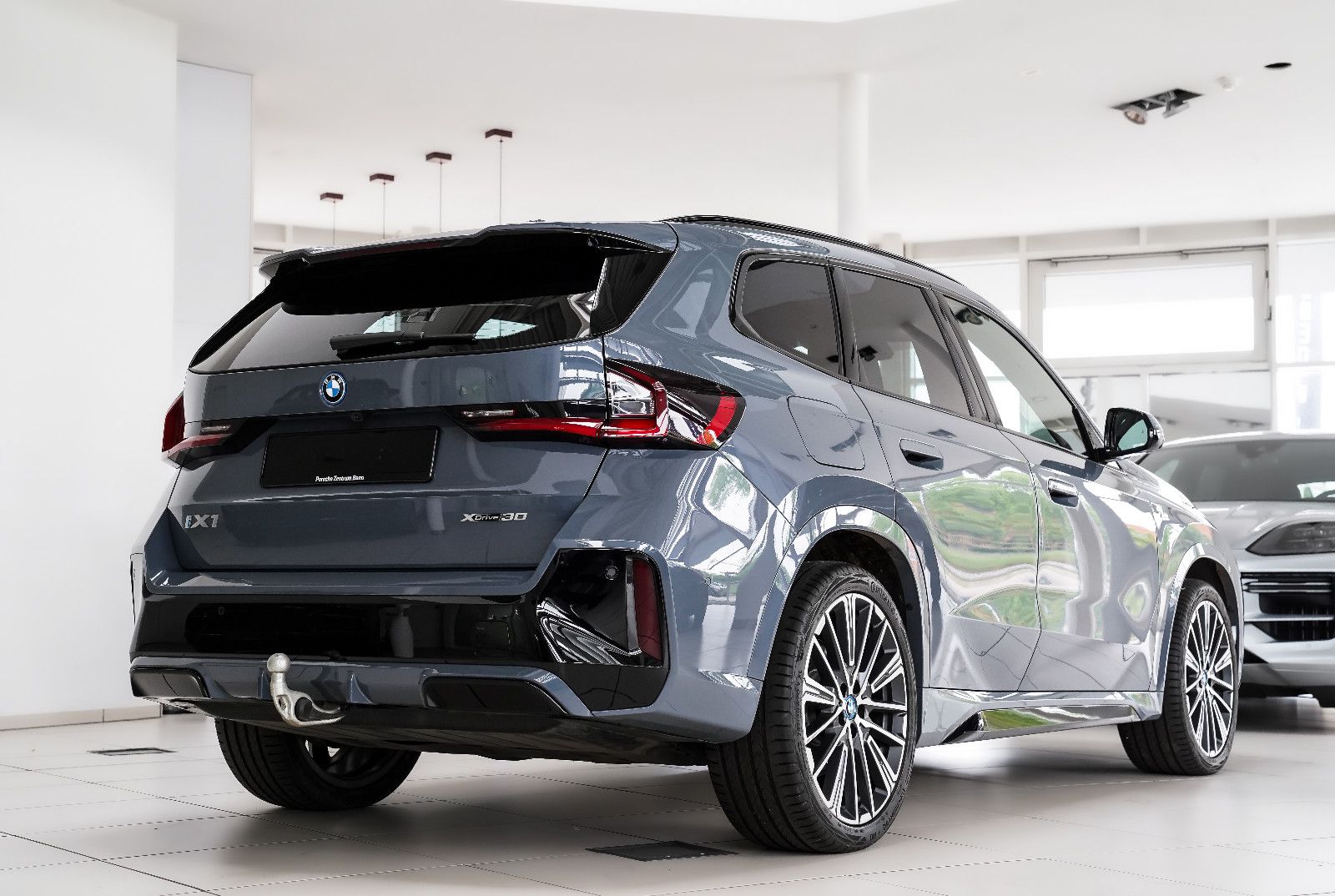 BMW iX1 iX1 30 xDrive M Sportpaket Pano HUD AHK 360