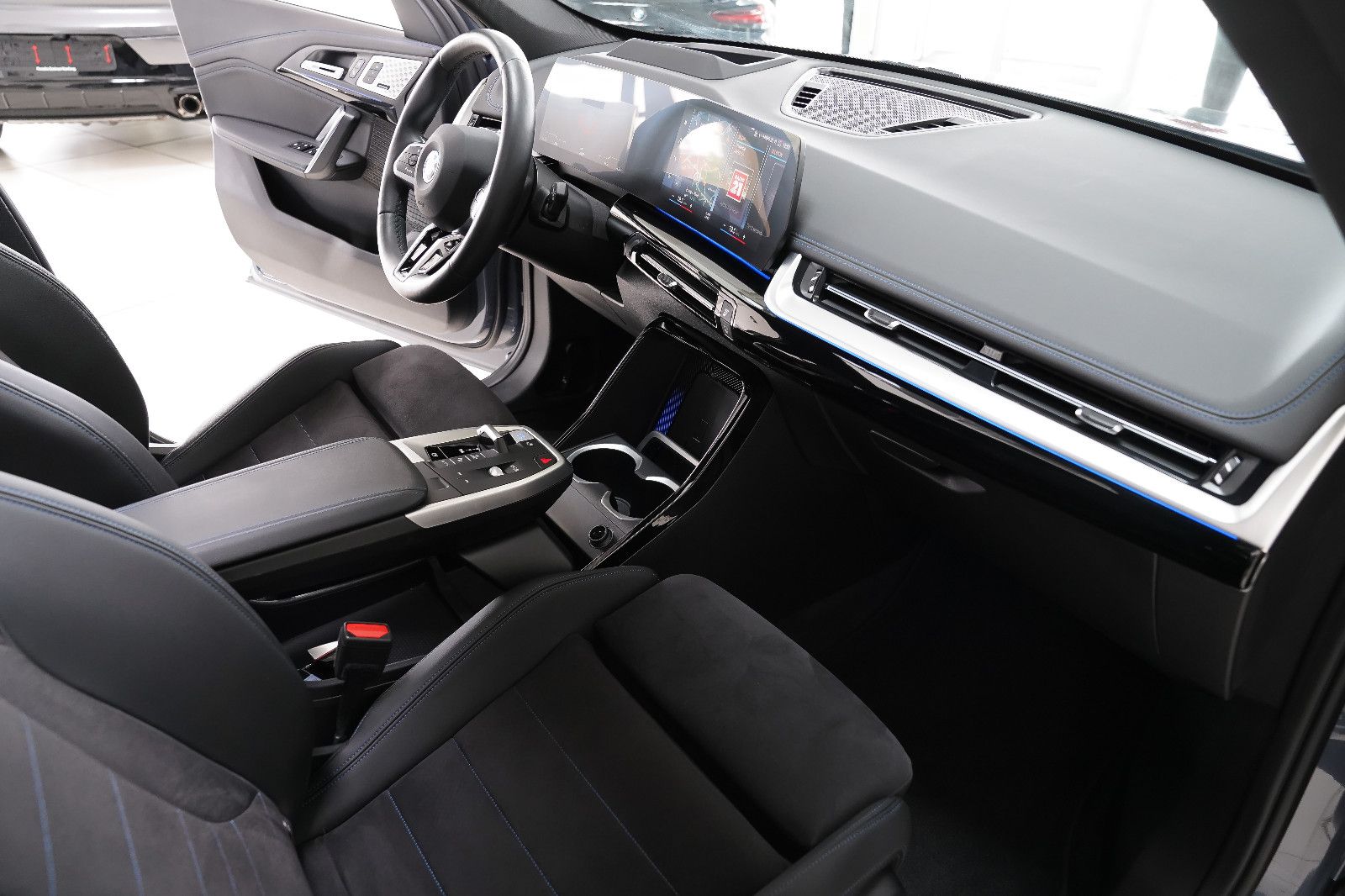 BMW iX1 iX1 30 xDrive M Sportpaket Pano HUD AHK 360