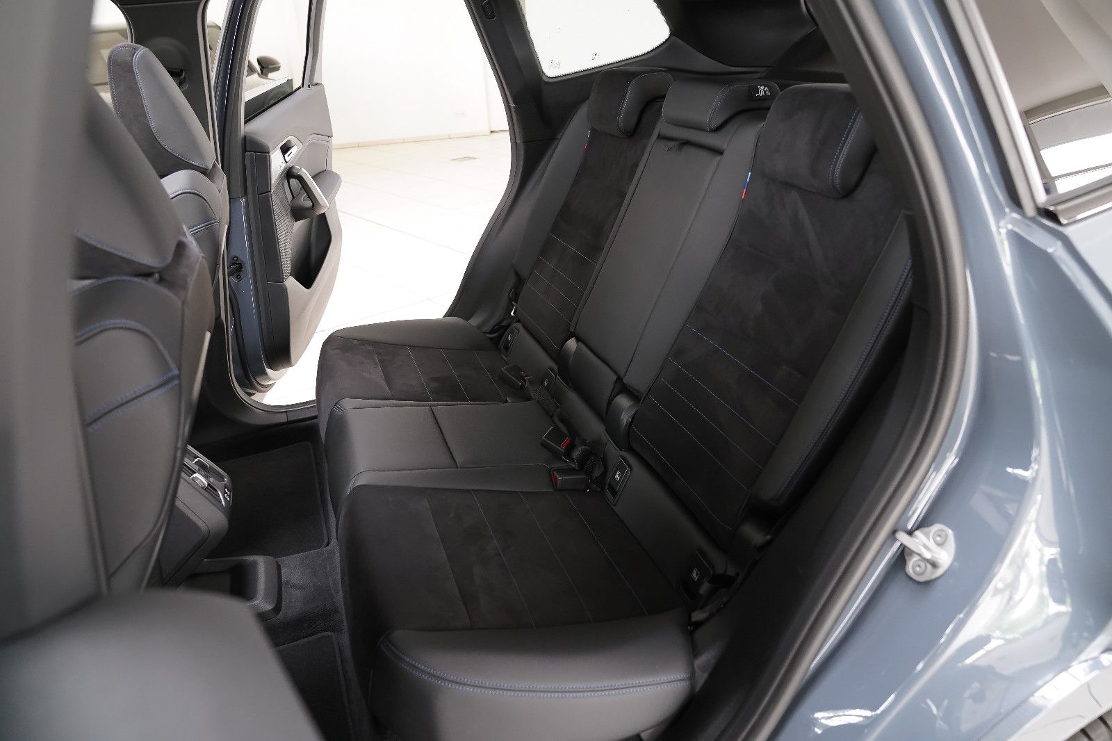 BMW iX1 iX1 30 xDrive M Sportpaket Pano HUD AHK 360