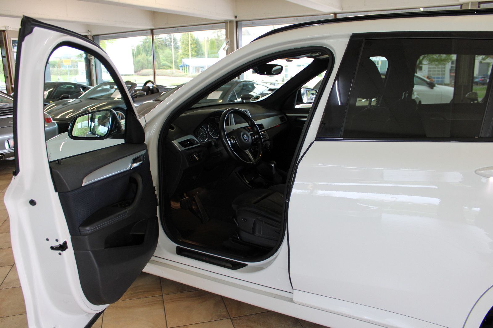 BMW X1 X1 xDrive 20 i M Sport *Automatik+M-Paket*