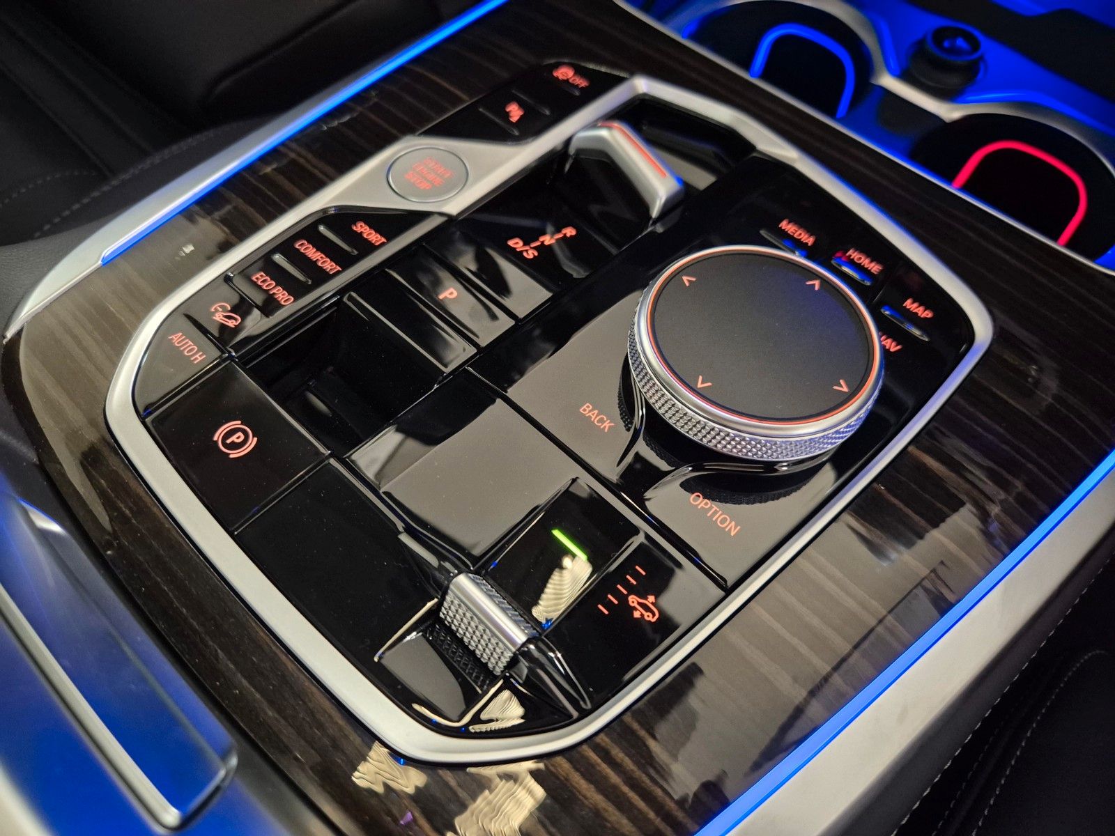 BMW X7 X7 xDrive 40 d/HUD/Pano/AHK/Softclose/7Sitze/LED