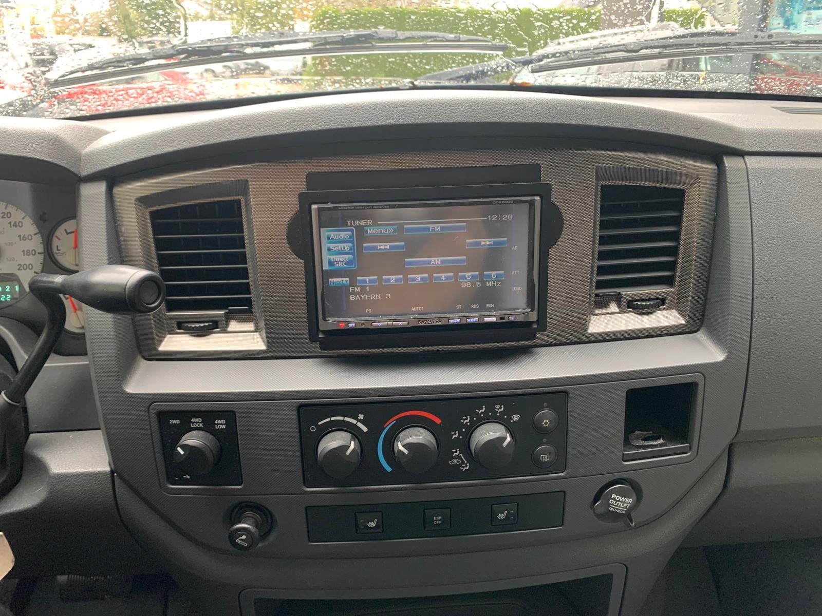 Dodge RAM RAM 1500 Hemi 5,7 Sport mit Gas Top