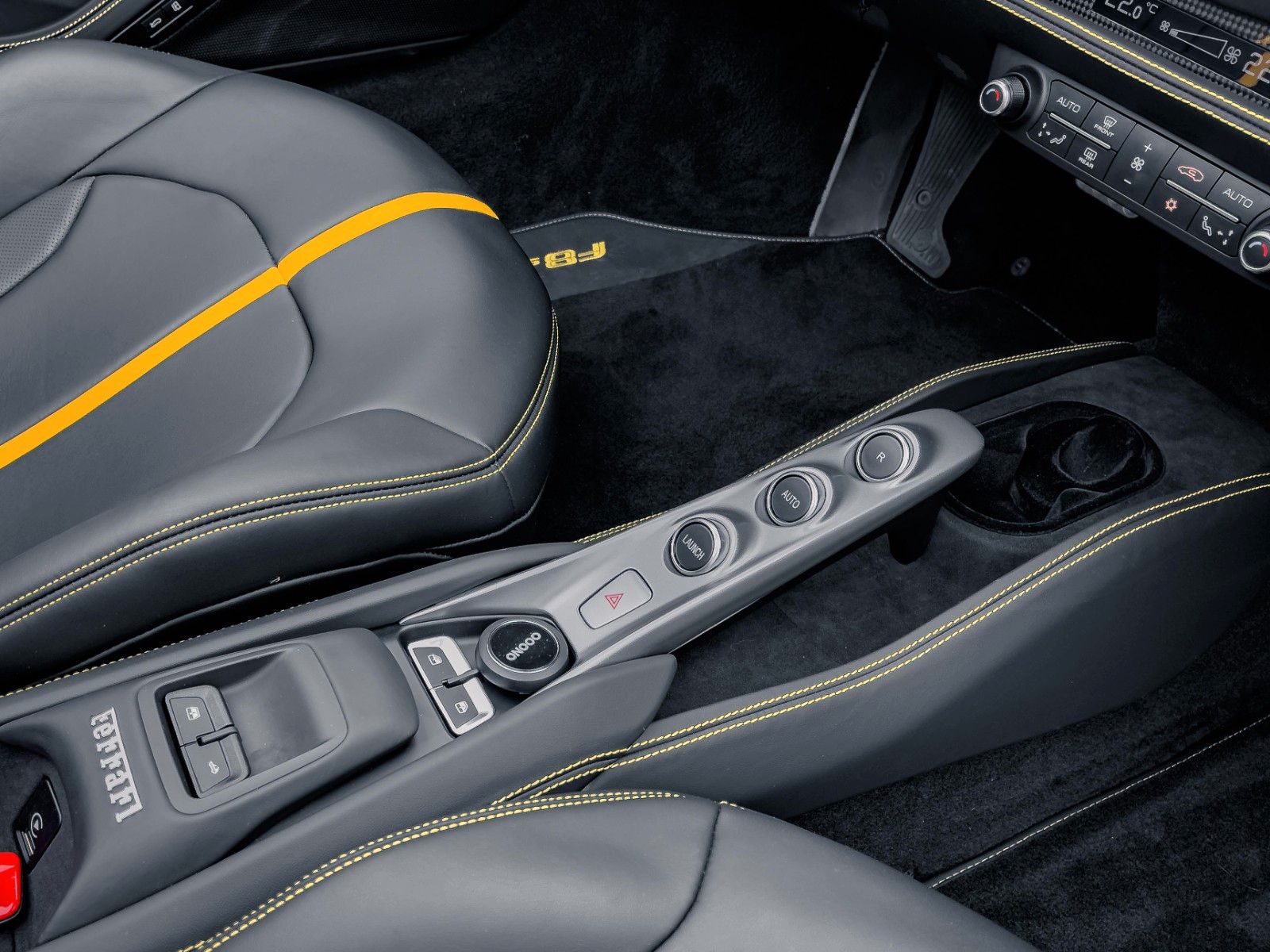 Ferrari F8 F8 Spider DCT *Beifahrer- Display* Carbon