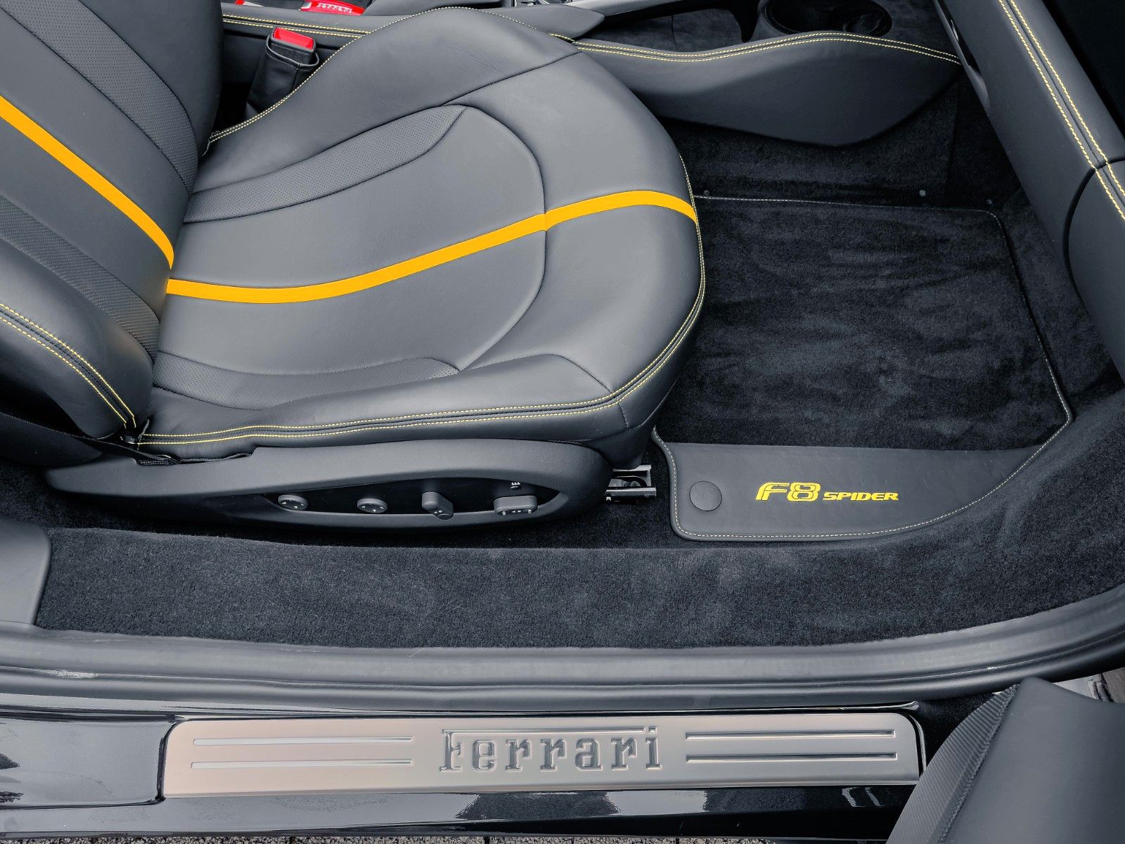 Ferrari F8 F8 Spider DCT *Beifahrer- Display* Carbon