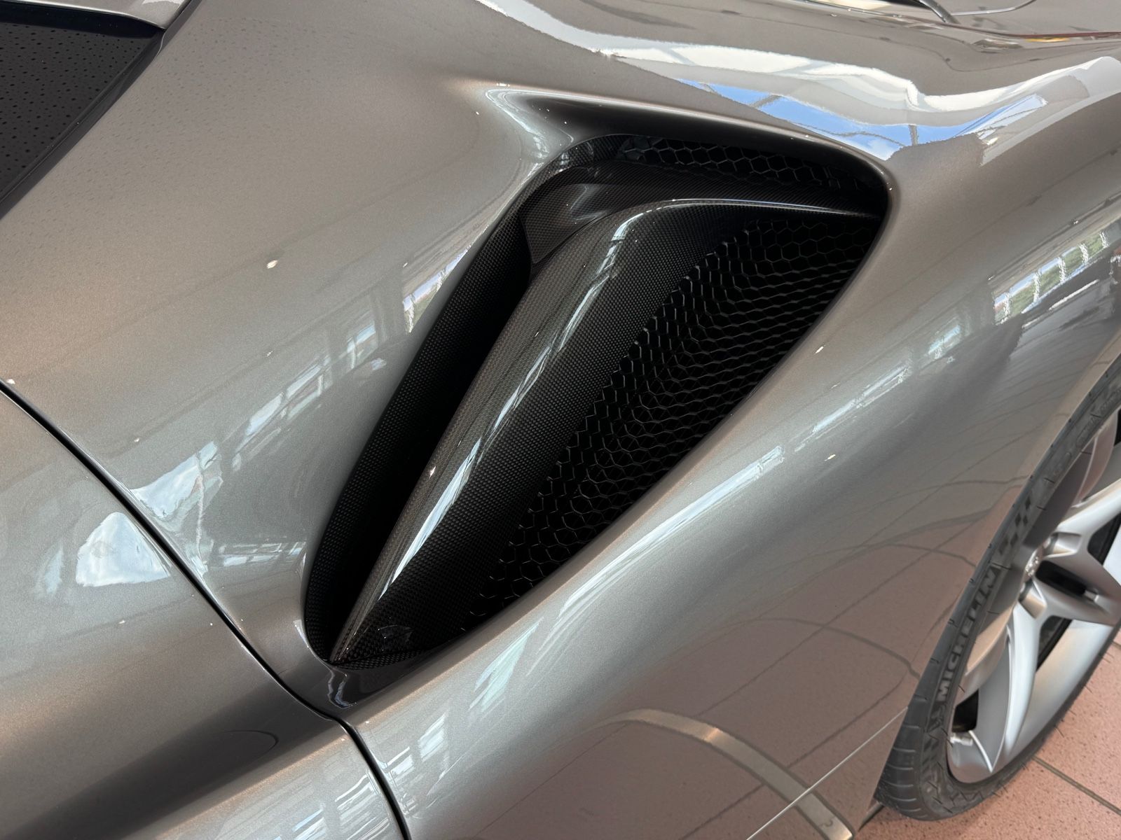 Ferrari SF90 SF90 VOLLCARBON/LIFT/HIFI/DEUTSCH