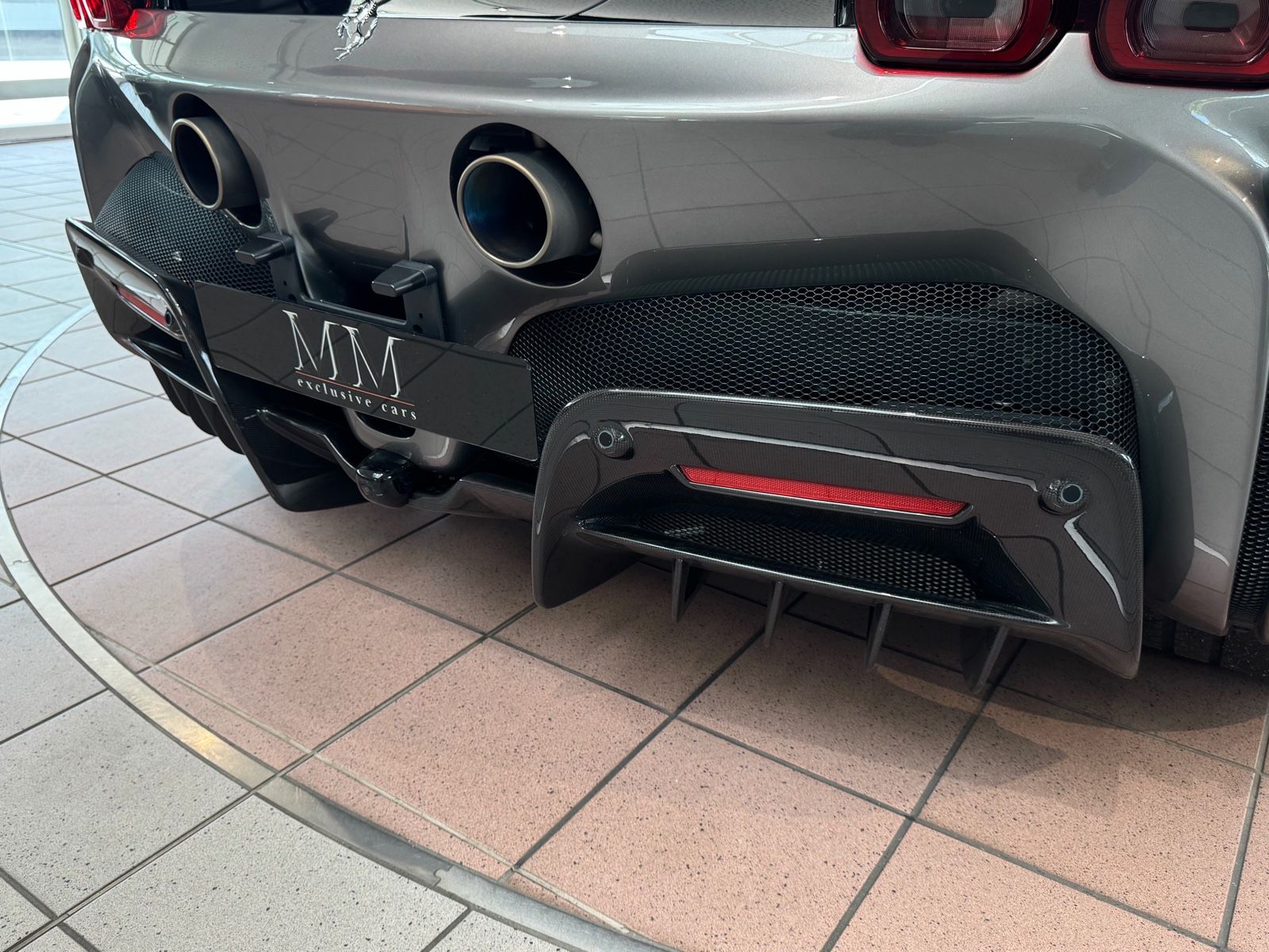 Ferrari SF90 SF90 VOLLCARBON/LIFT/HIFI/DEUTSCH