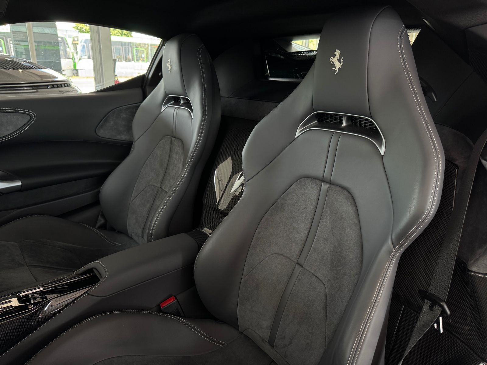 Ferrari SF90 SF90 VOLLCARBON/LIFT/HIFI/DEUTSCH