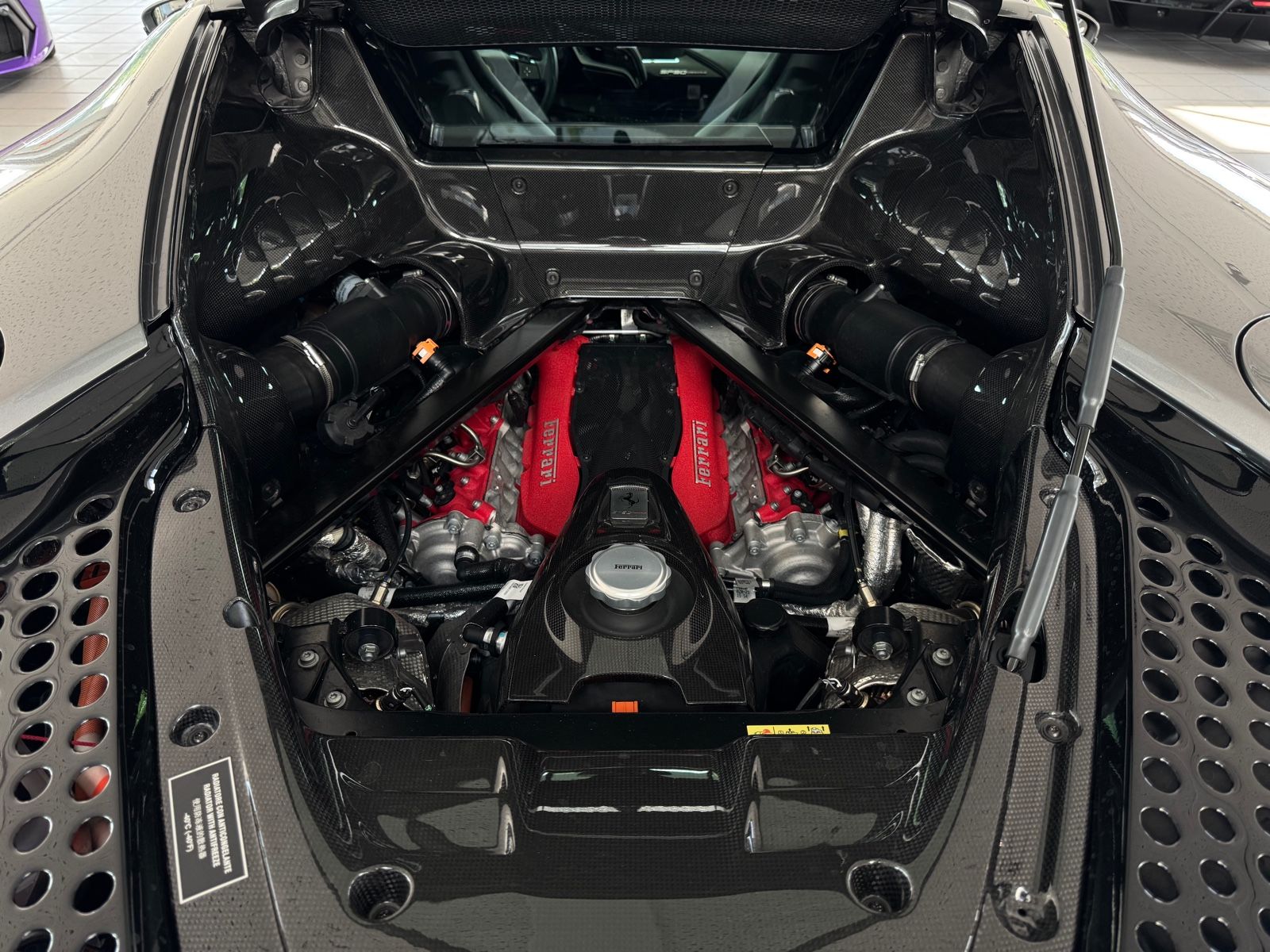 Ferrari SF90 SF90 VOLLCARBON/LIFT/HIFI/DEUTSCH