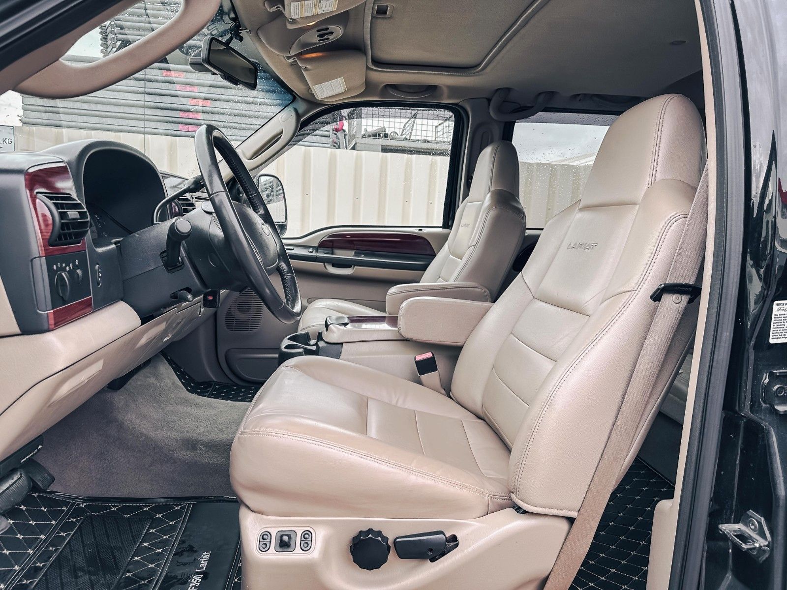 Ford F 350 F 350 LARIAT SUPER DUTY PICKUP