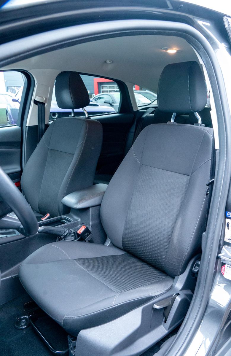 Ford Focus Focus Cool &amp; Connect 1.5 EcoBoost KAT