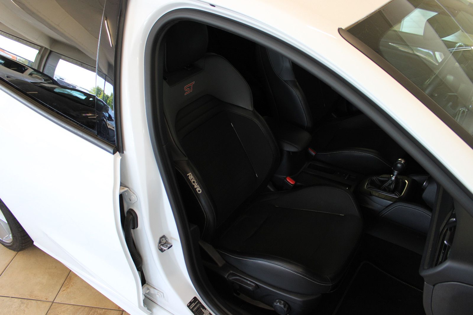 Ford Focus Focus Lim. ST *Deutsch+2. Hand+KD neu*