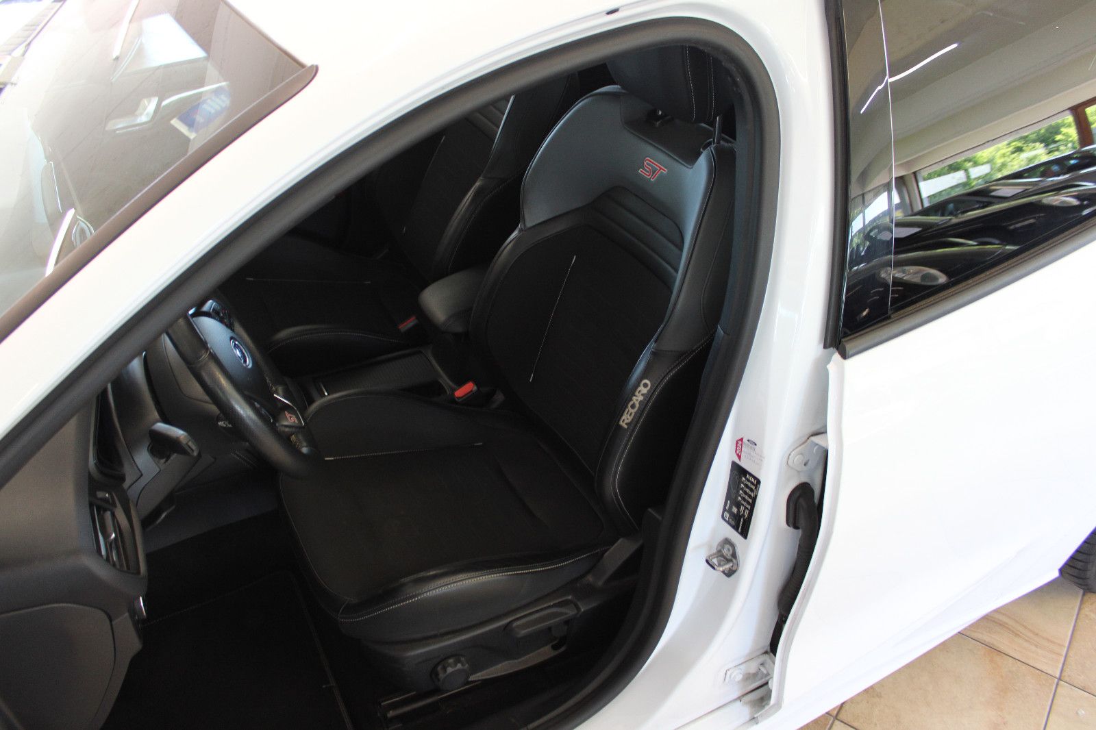 Ford Focus Focus Lim. ST *Deutsch+2. Hand+KD neu*