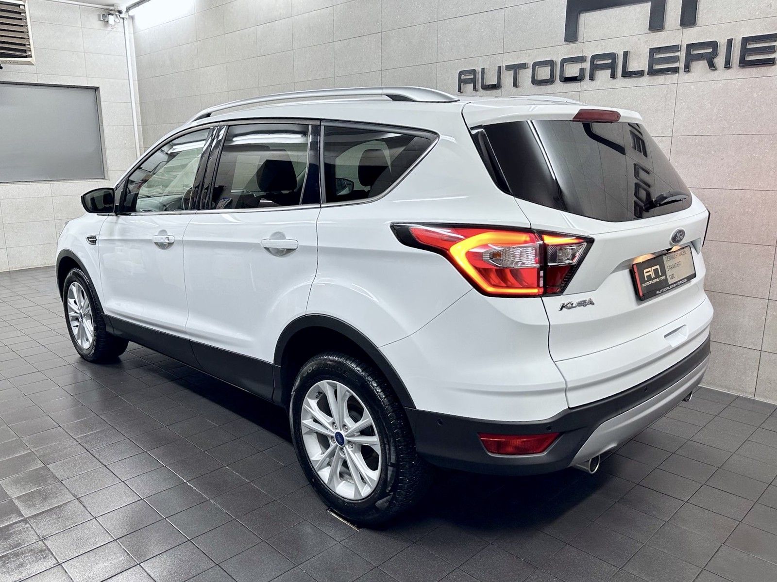 Ford Kuga Kuga Titanium Technik&amp;Winter-Paket+Sony+AHK+Kame