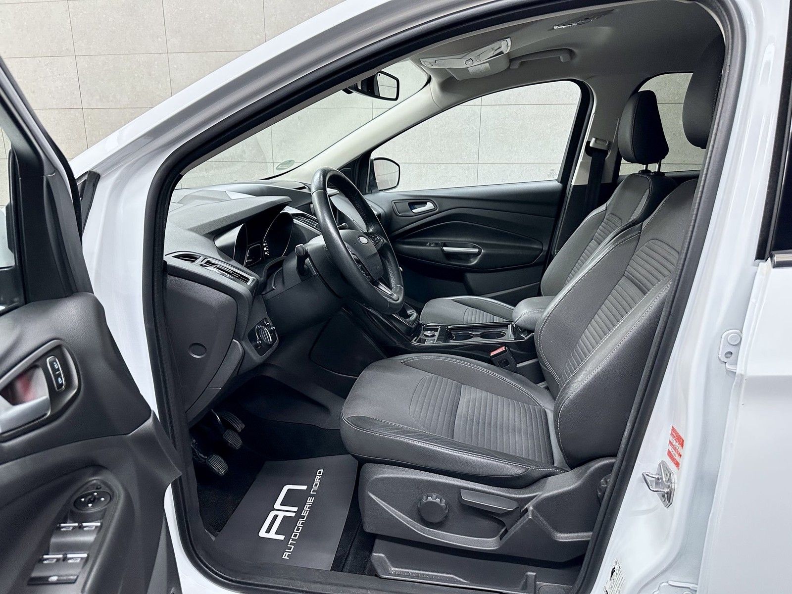 Ford Kuga Kuga Titanium Technik&amp;Winter-Paket+Sony+AHK+Kame