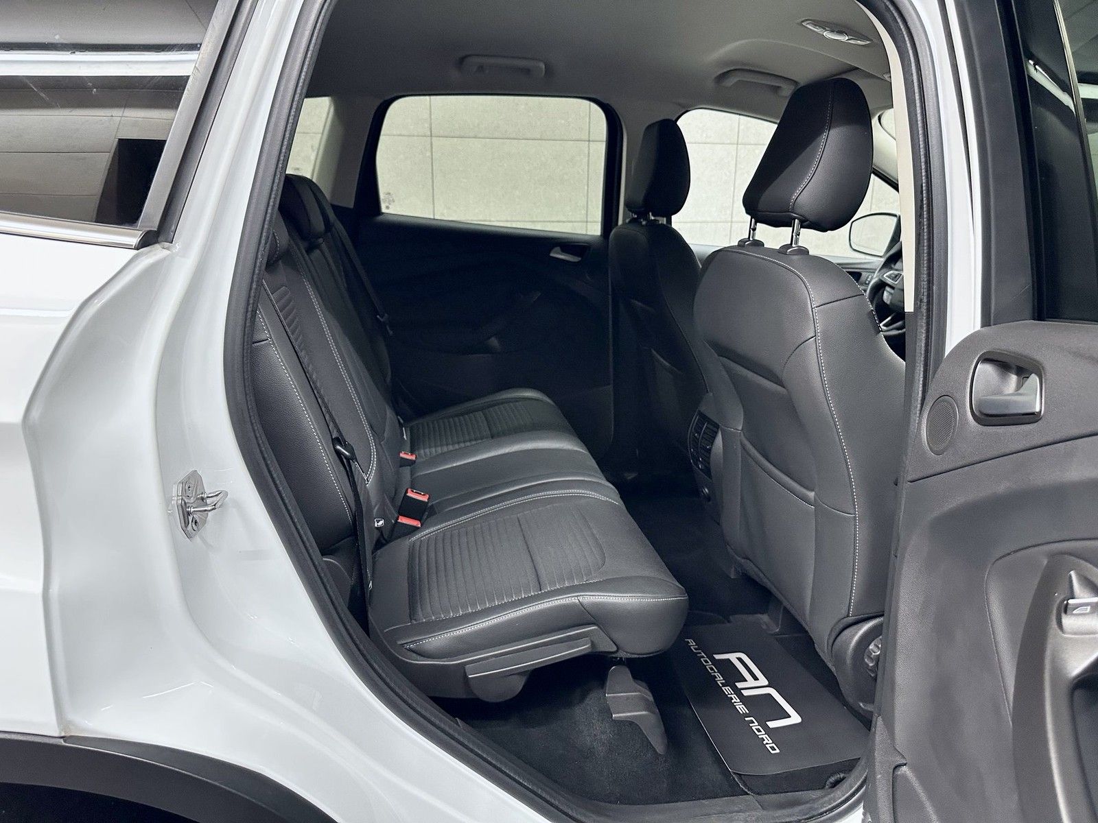 Ford Kuga Kuga Titanium Technik&amp;Winter-Paket+Sony+AHK+Kame