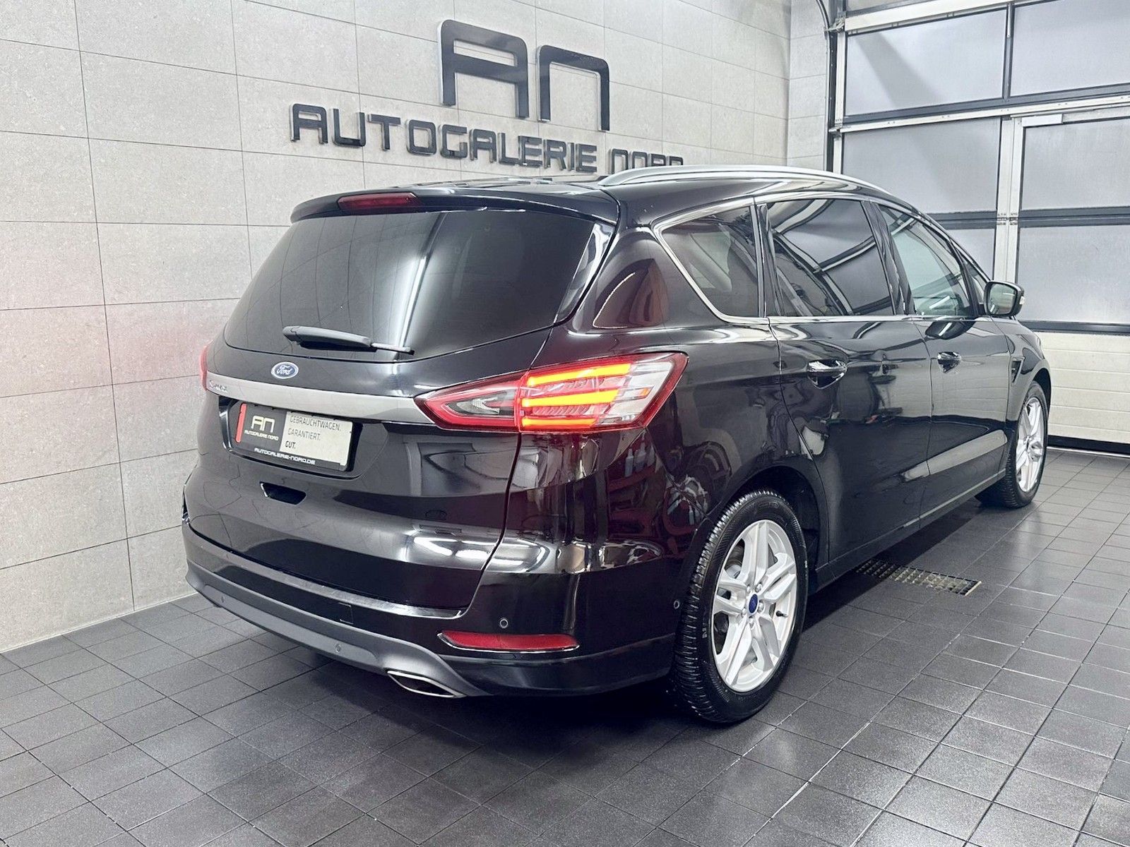 Ford S-Max S-MAX Titanium Design/Business-Paket 7-Sitze