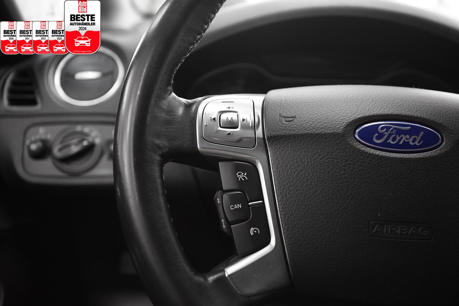 Ford S-Max S-Max TITANIUM*NAVI*AHK*SITZHEI*TEMPOM*KLIMA*PDC