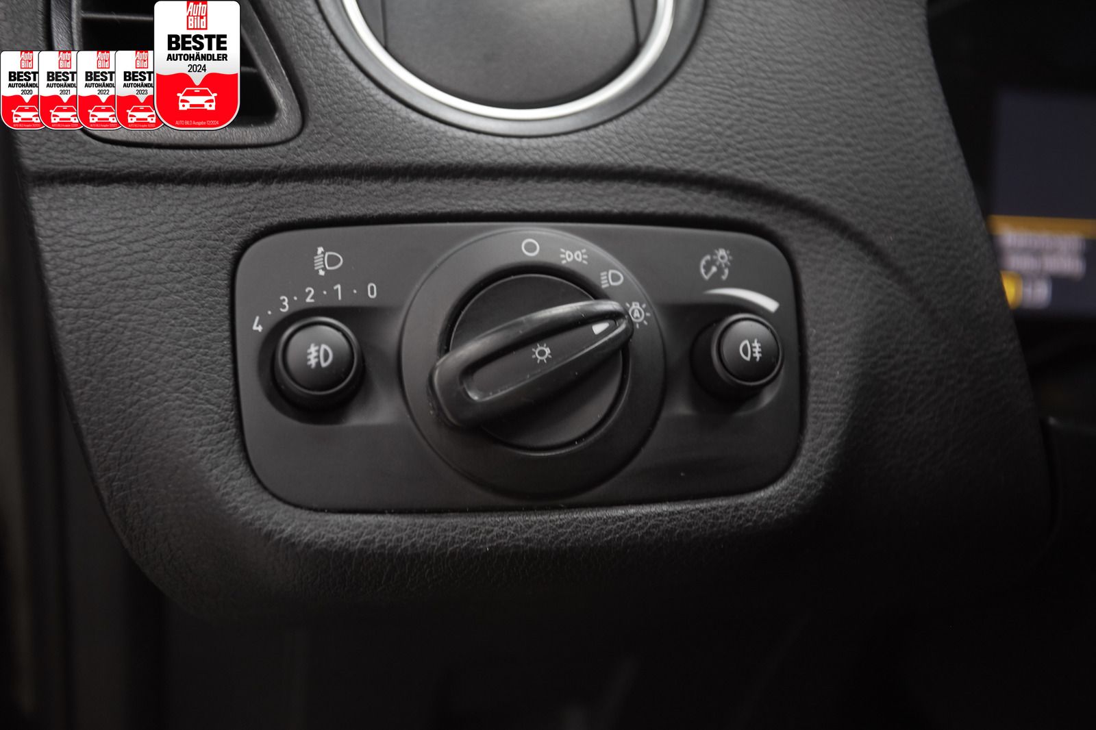 Ford S-Max S-Max TITANIUM*NAVI*AHK*SITZHEI*TEMPOM*KLIMA*PDC
