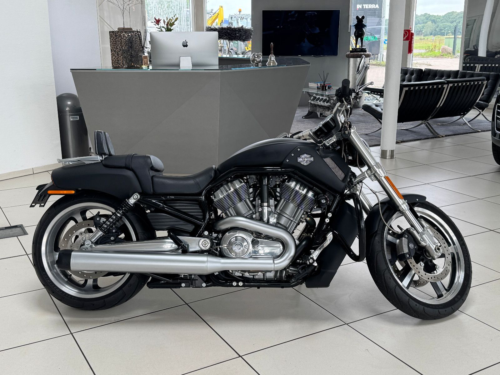 Harley-Davidson V-Rod Muscle VRSCF. * PORSCHE *