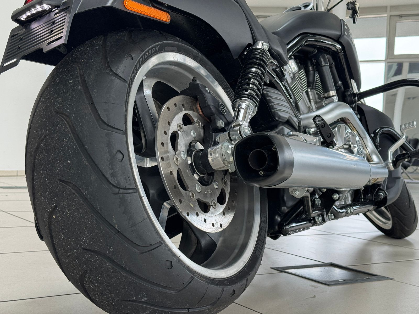 Harley-Davidson V-Rod Muscle VRSCF. * PORSCHE *