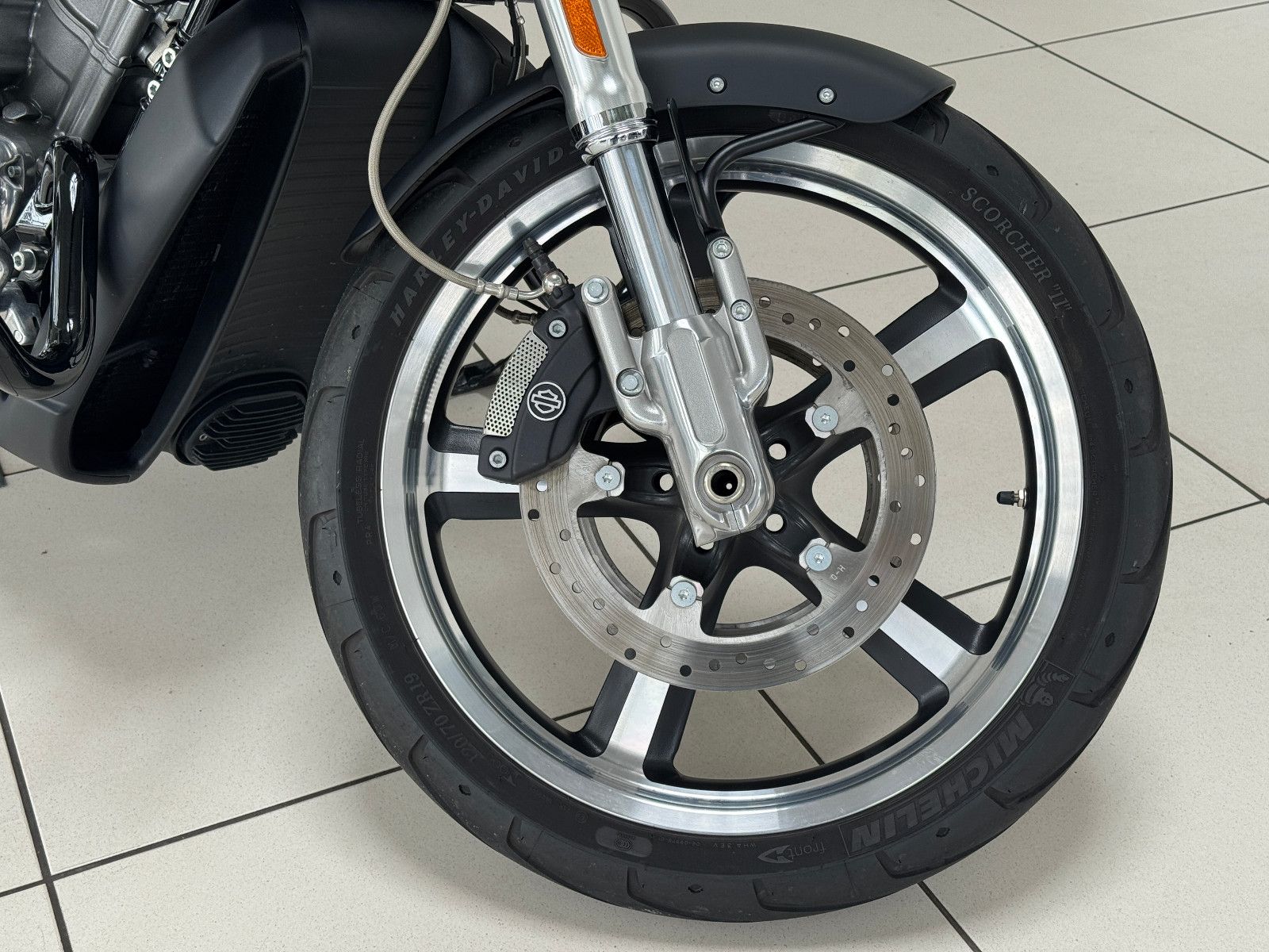 Harley-Davidson V-Rod Muscle VRSCF. * PORSCHE *