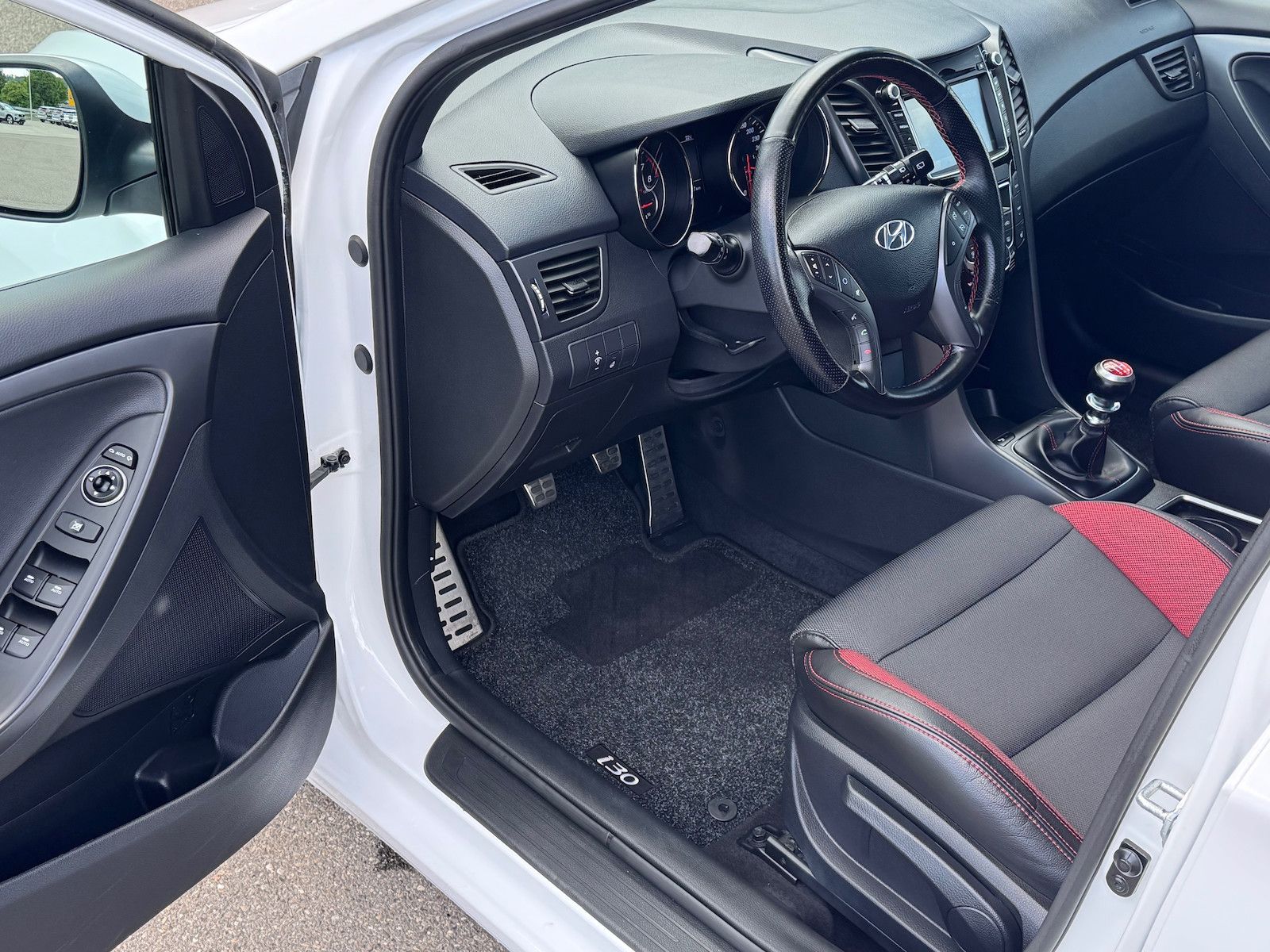 Hyundai i30 i30 Turbo*Pano*Navi*Keyless*AHK abn.*R-Kamera*