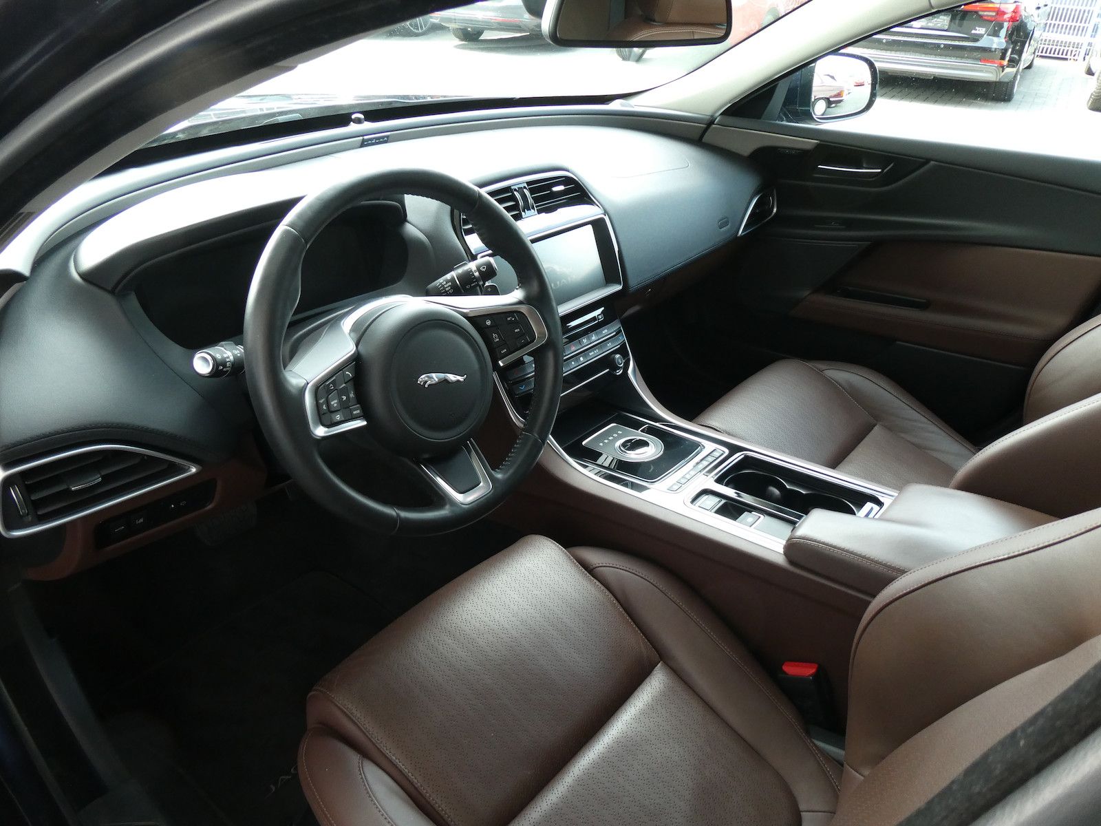 Jaguar XE XE Portfolio, Panorama