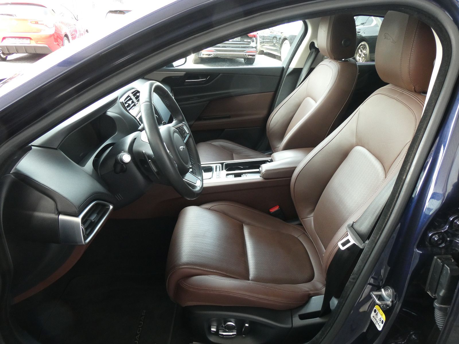 Jaguar XE XE Portfolio, Panorama