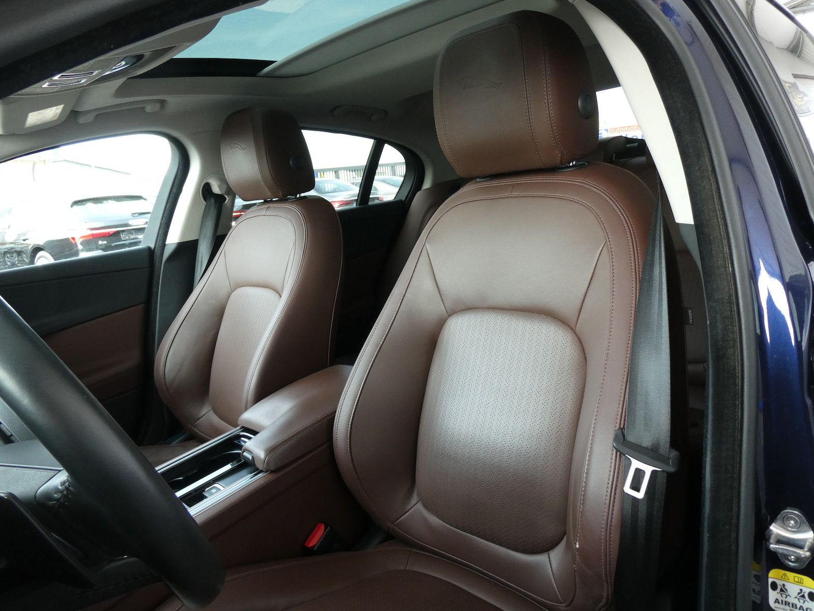 Jaguar XE XE Portfolio, Panorama