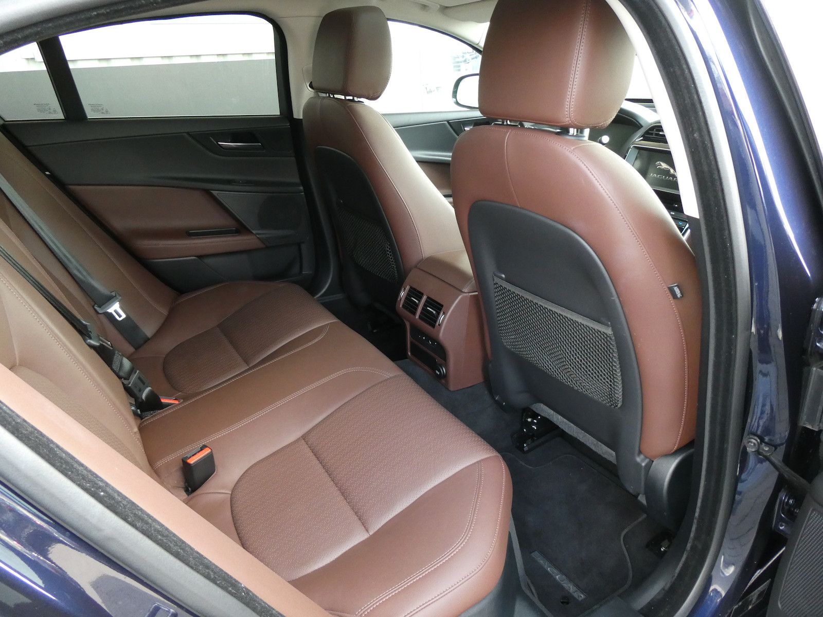 Jaguar XE XE Portfolio, Panorama
