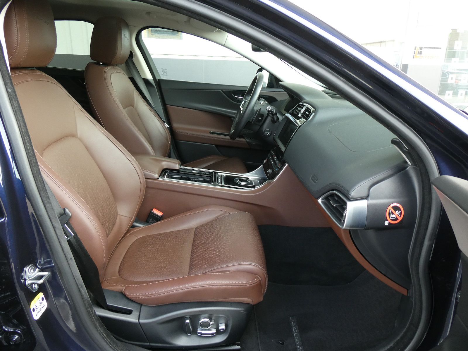 Jaguar XE XE Portfolio, Panorama