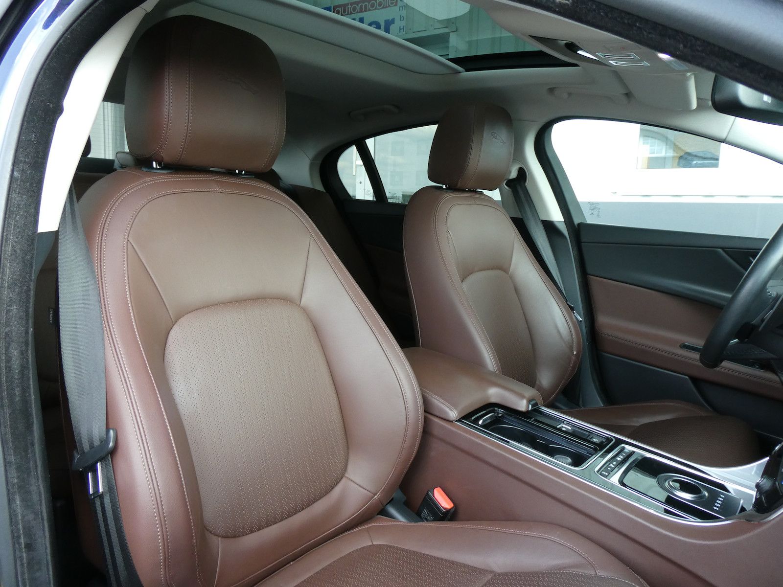 Jaguar XE XE Portfolio, Panorama