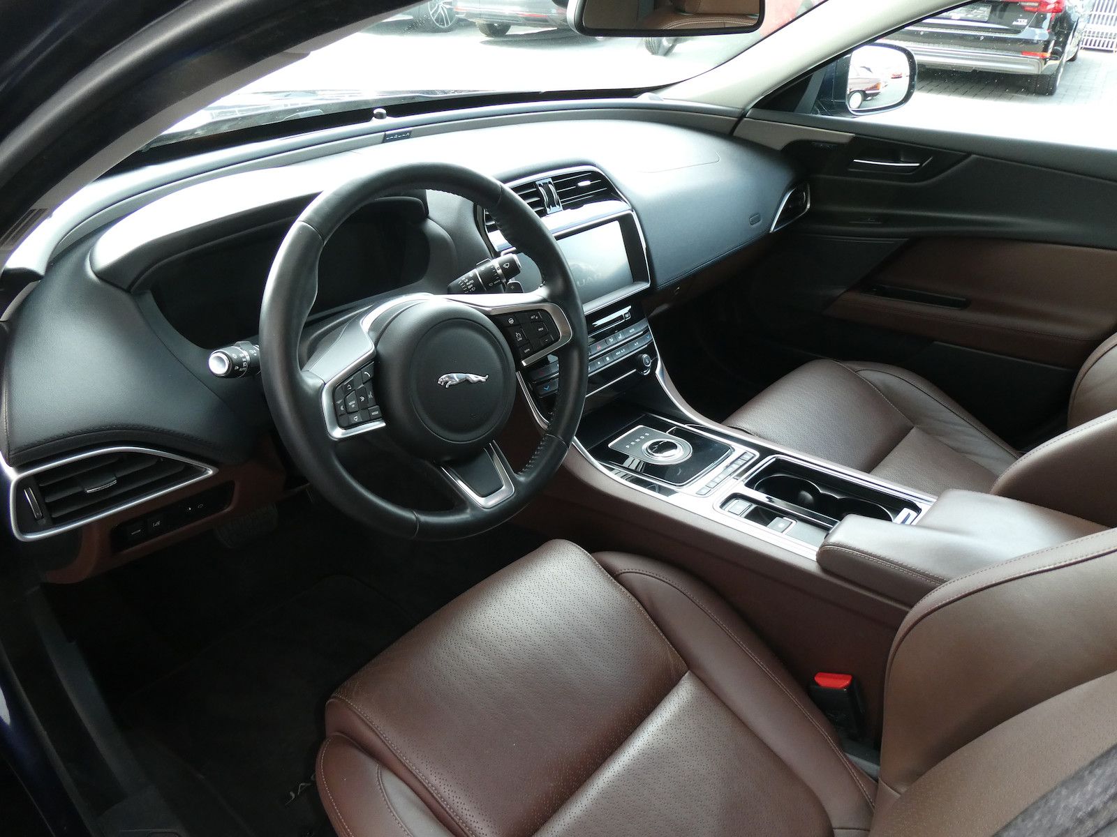 Jaguar XE XE Portfolio, Panorama