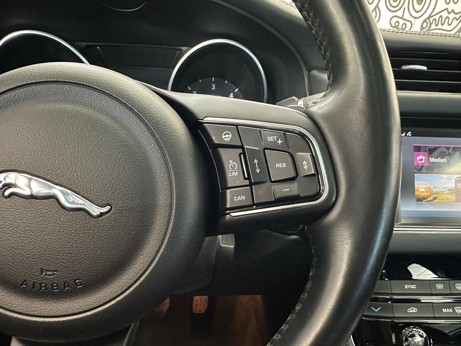 Jaguar XF XF Limo PORTFOLIO*AUTOM*PANO*HUD*KAM*LEDER*19-Z*