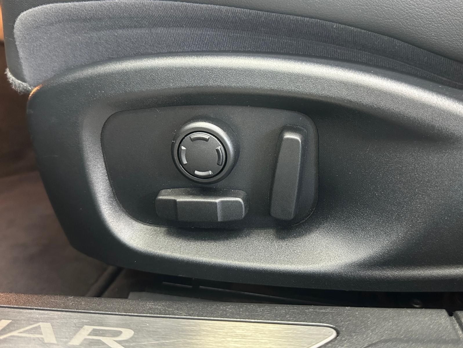 Jaguar XF XF Limo PORTFOLIO*AUTOM*PANO*HUD*KAM*LEDER*19-Z*