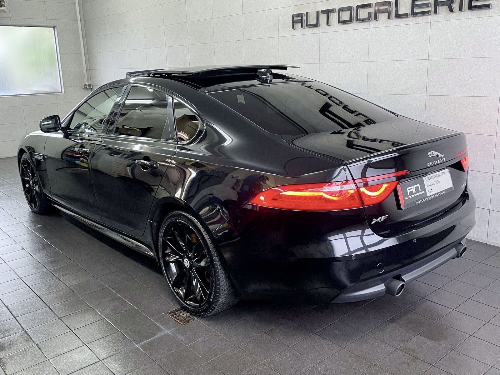 Jaguar XF XF R-Sport Black Pack+Pano+Head-Up+Meridian