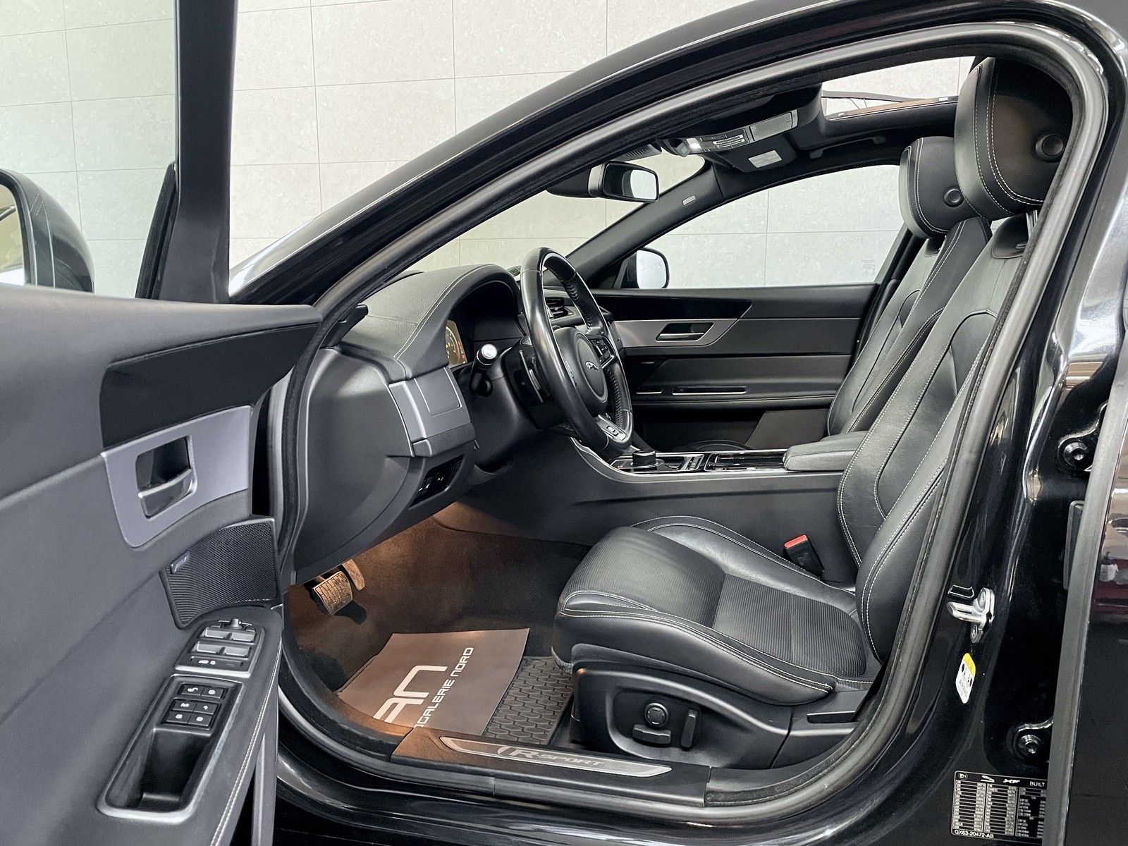 Jaguar XF XF R-Sport Black Pack+Pano+Head-Up+Meridian