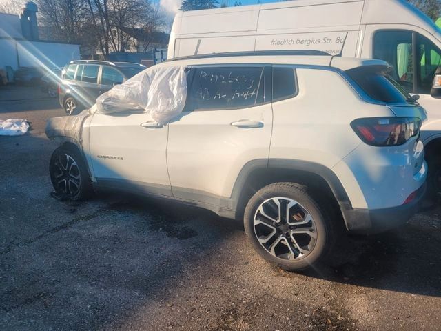 Jeep Compass Compass Limited Mild-Hybrid FWD Brandschaden