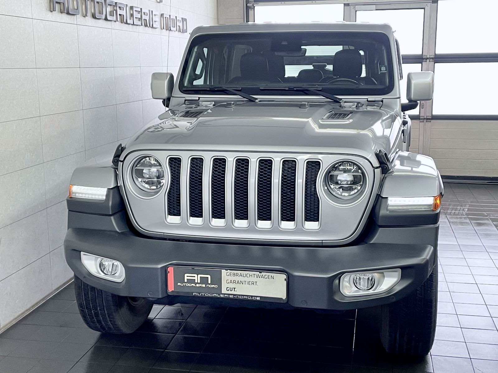 Jeep Wrangler Wrangler / Wrangler Unlimited Sahara + Softtop