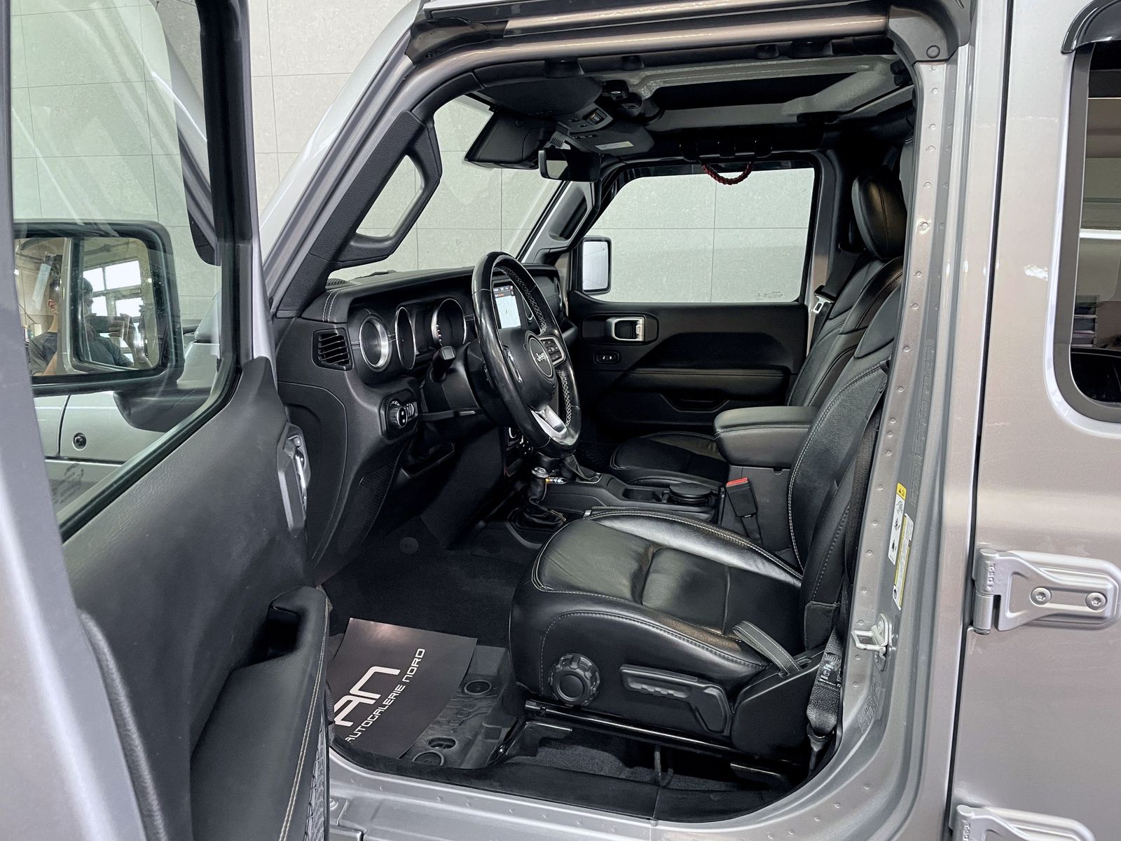 Jeep Wrangler Wrangler / Wrangler Unlimited Sahara + Softtop