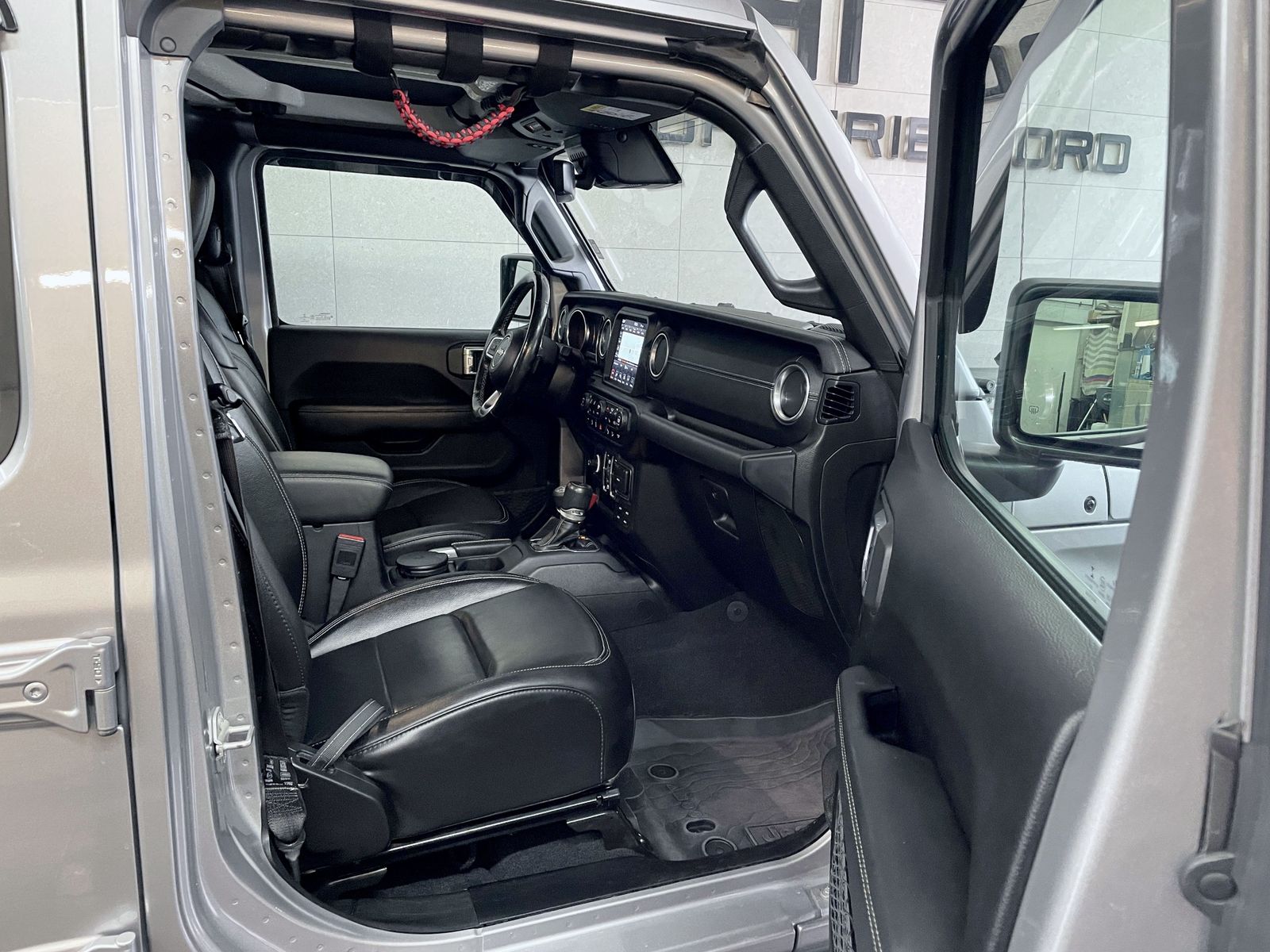 Jeep Wrangler Wrangler / Wrangler Unlimited Sahara + Softtop