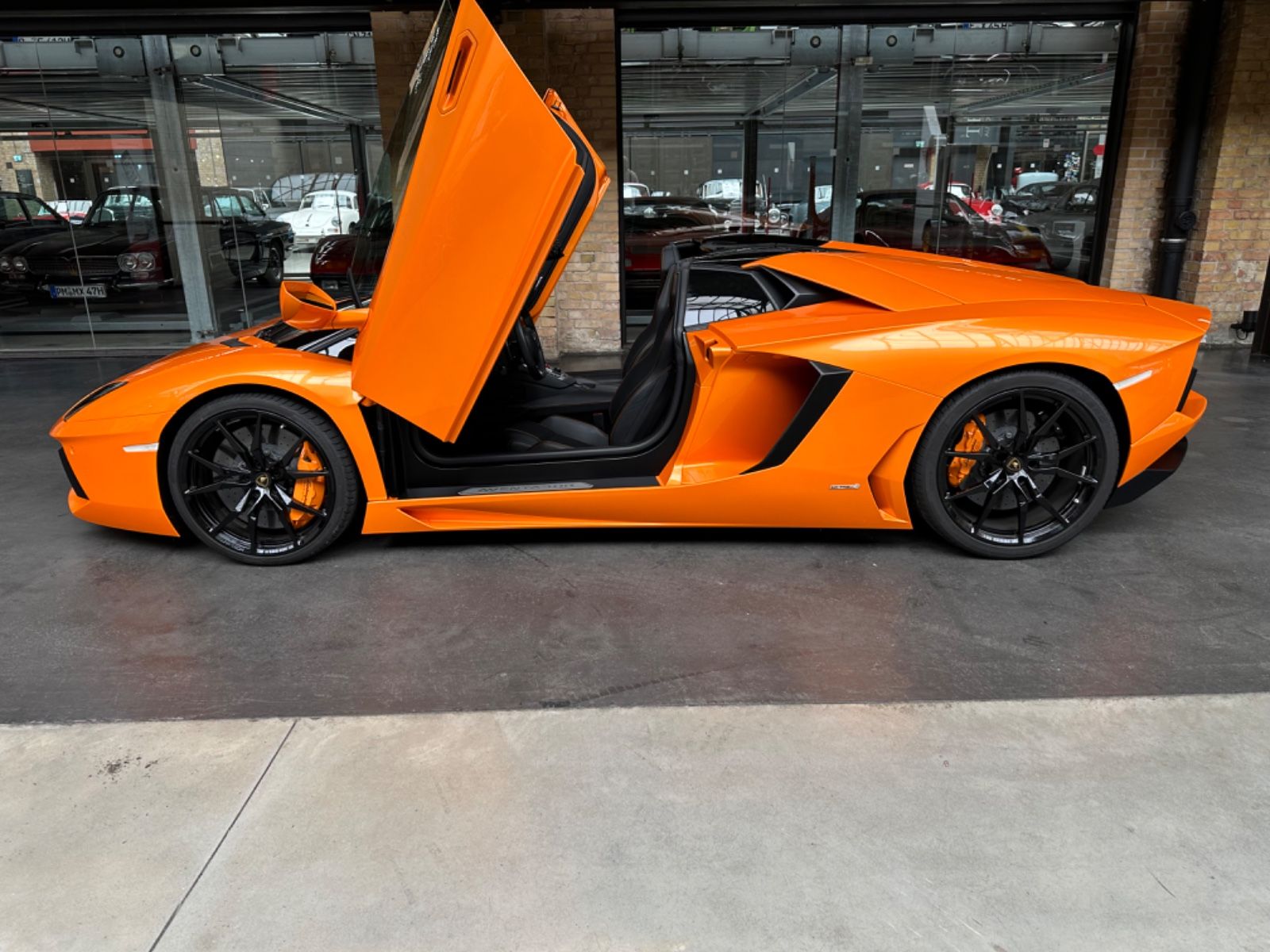 Lamborghini Aventador Aventador LP 700-4 Roadster 1.Hand MY2015