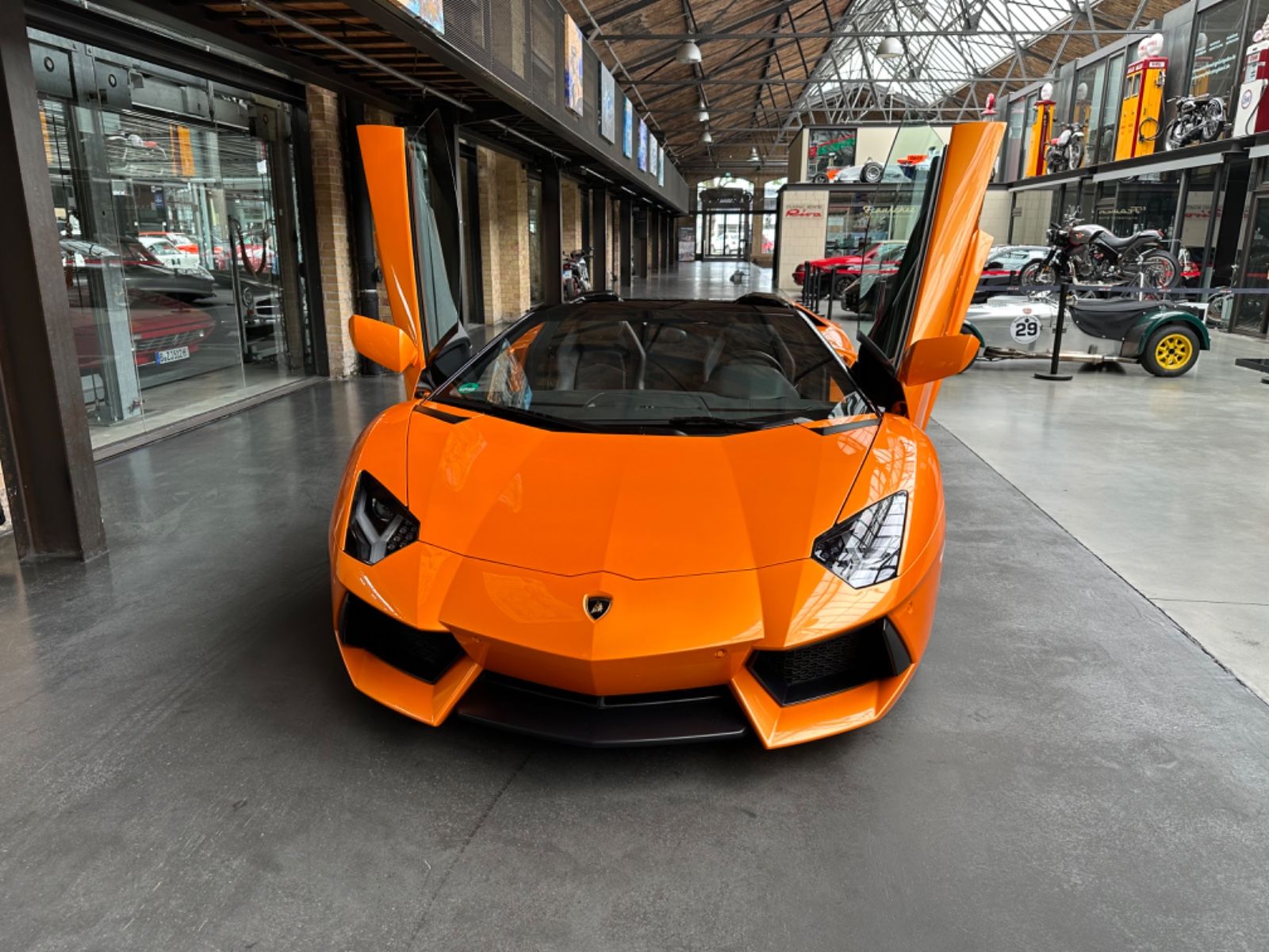 Lamborghini Aventador Aventador LP 700-4 Roadster 1.Hand MY2015