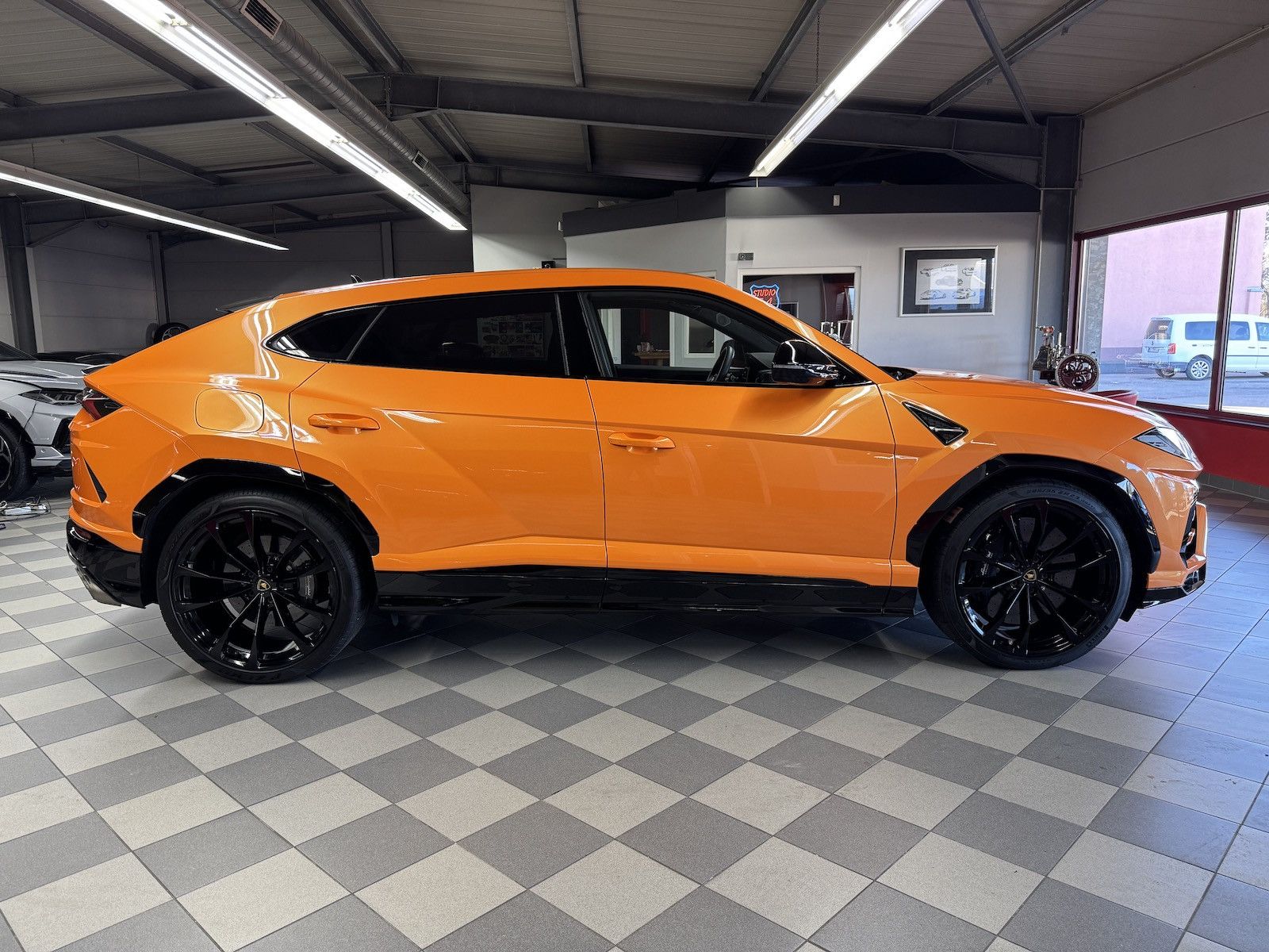 Lamborghini Urus Urus Dt.Auto*unfallfrei*Akrapovic*B&amp;O*23 Zoll