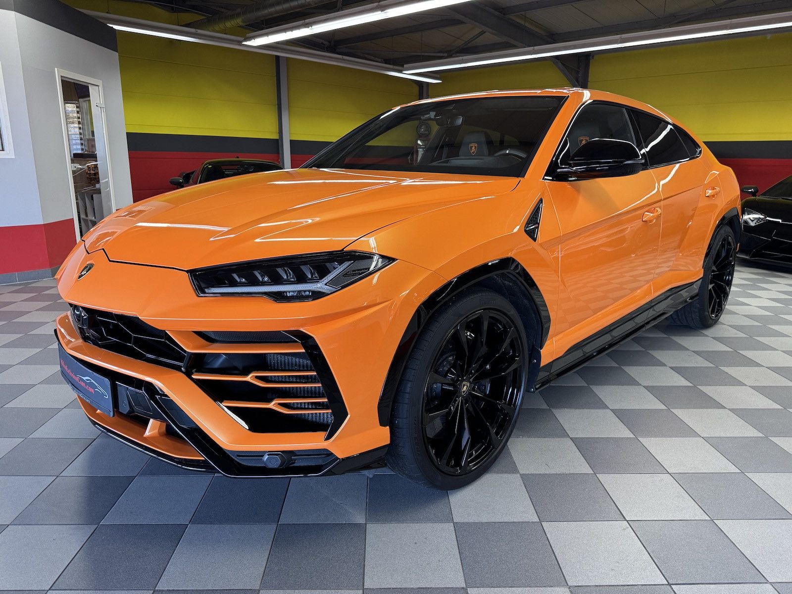 Lamborghini Urus Urus Dt.Auto*unfallfrei*Akrapovic*B&amp;O*23 Zoll
