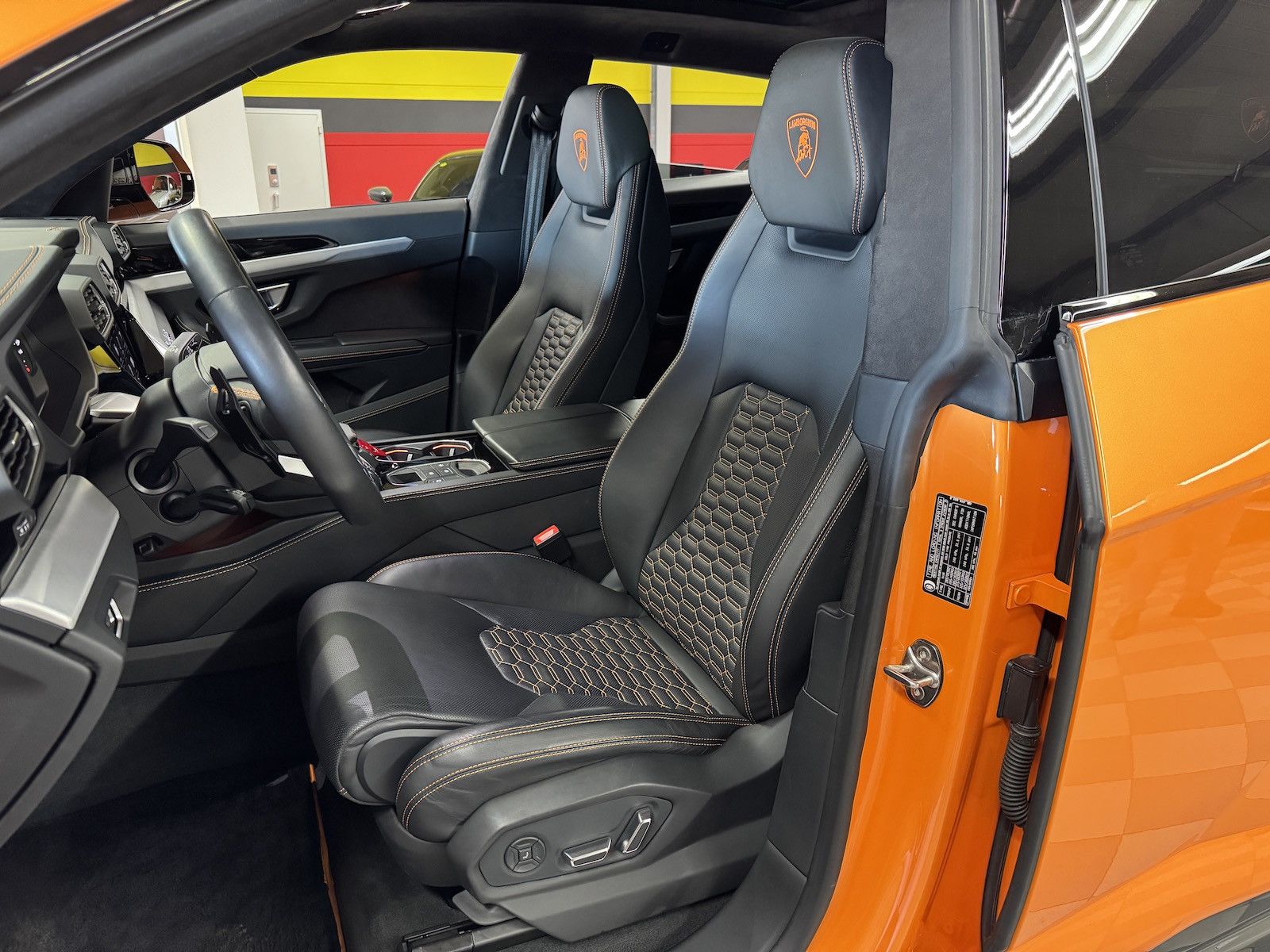Lamborghini Urus Urus Dt.Auto*unfallfrei*Akrapovic*B&amp;O*23 Zoll