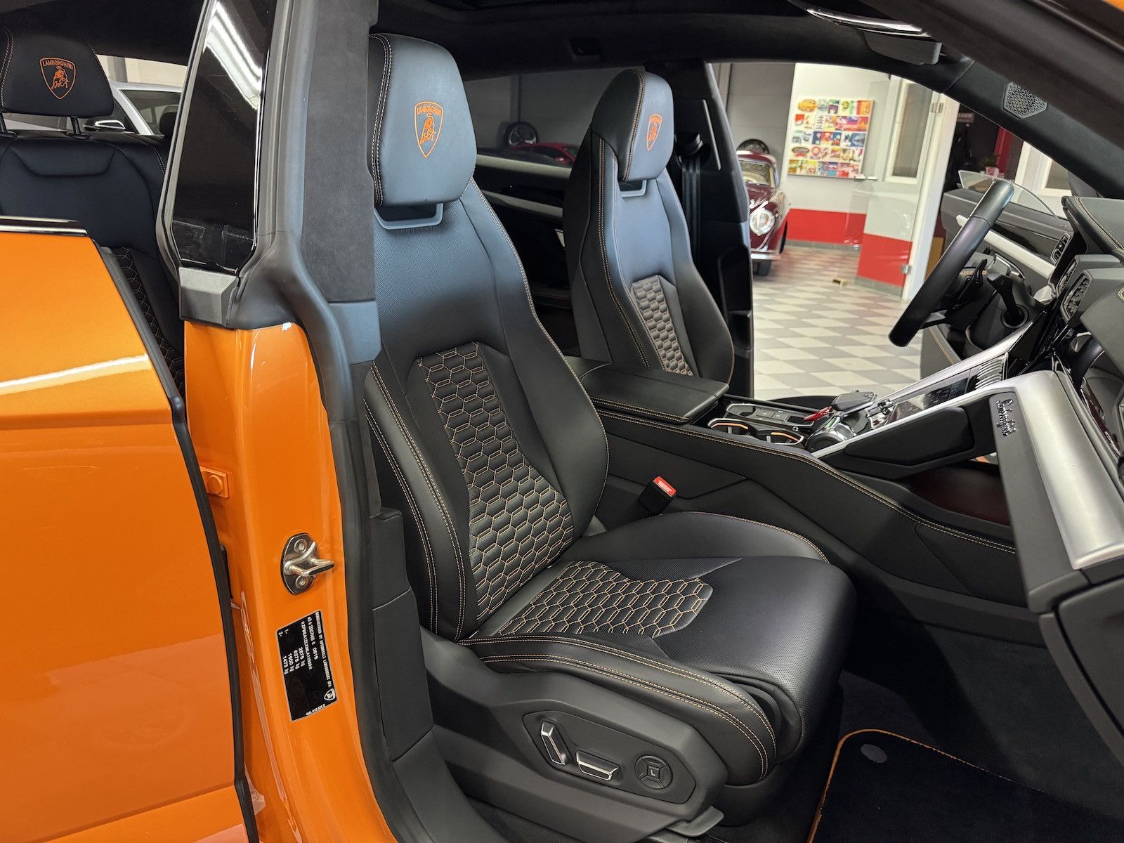 Lamborghini Urus Urus Dt.Auto*unfallfrei*Akrapovic*B&amp;O*23 Zoll
