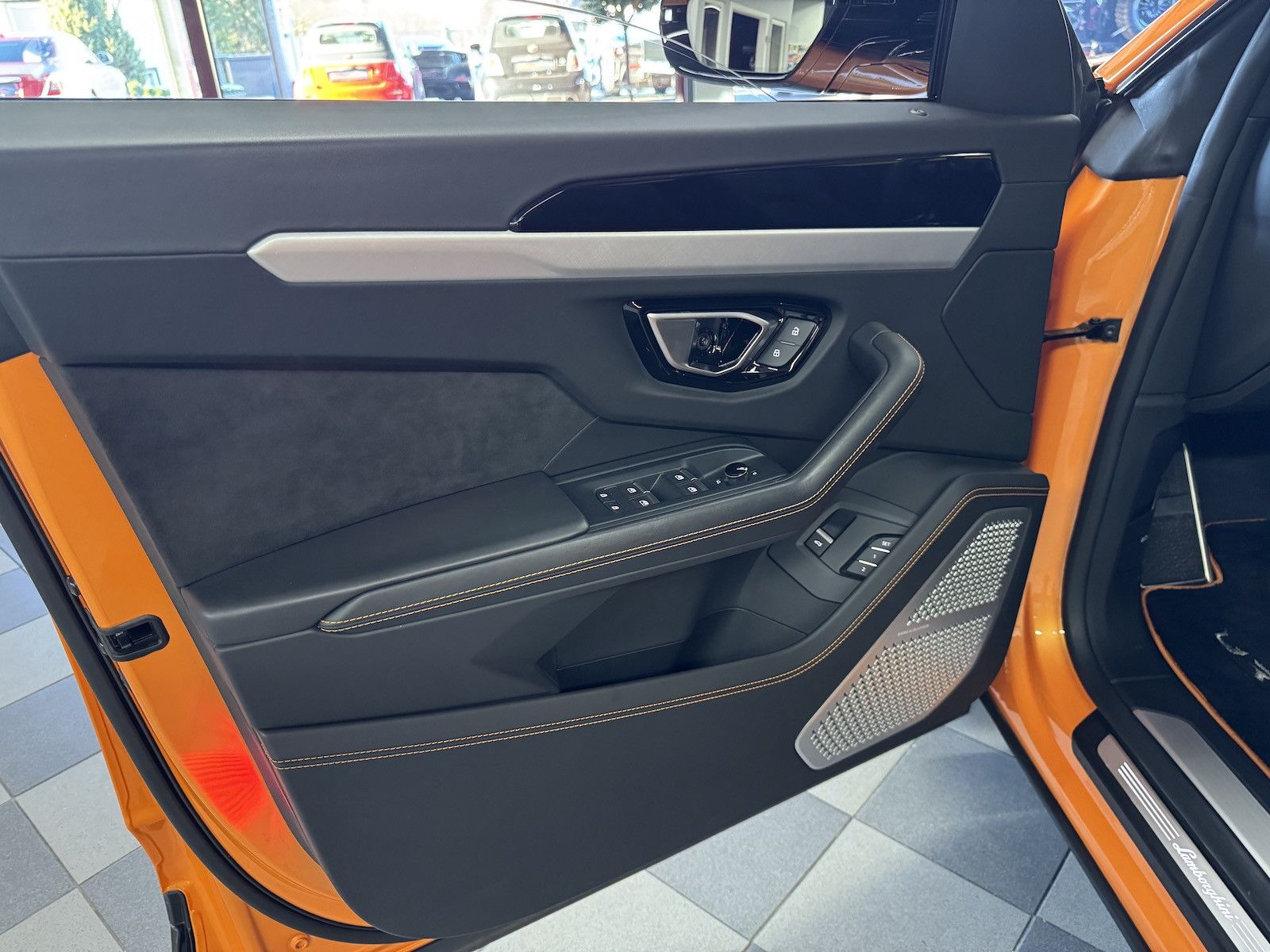 Lamborghini Urus Urus Dt.Auto*unfallfrei*Akrapovic*B&amp;O*23 Zoll