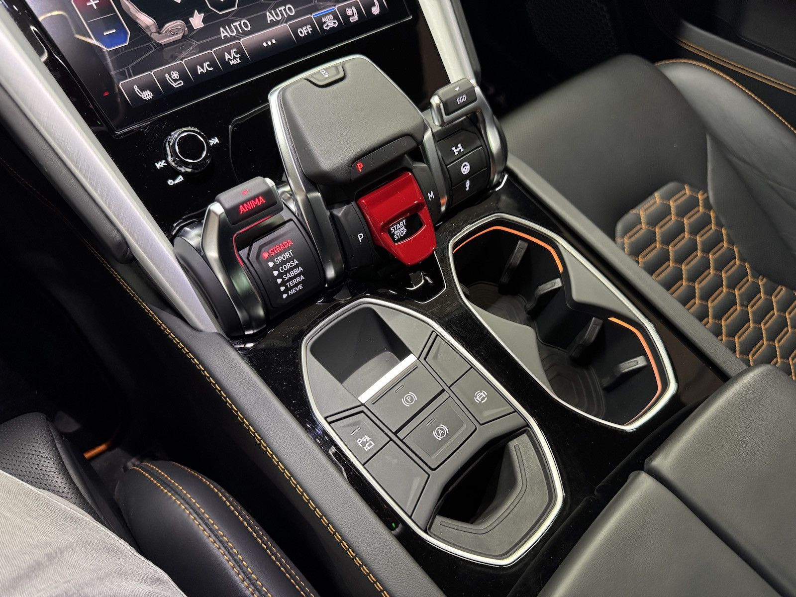 Lamborghini Urus Urus Dt.Auto*unfallfrei*Akrapovic*B&amp;O*23 Zoll